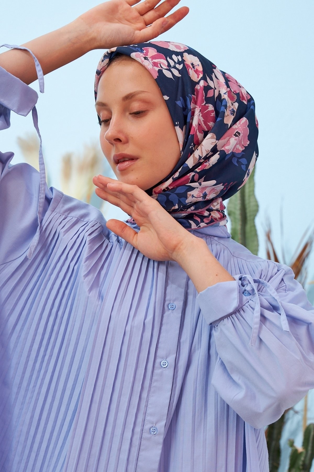 Çiçek Bahçesi Lacivert Pamuk Viskon Eşarp