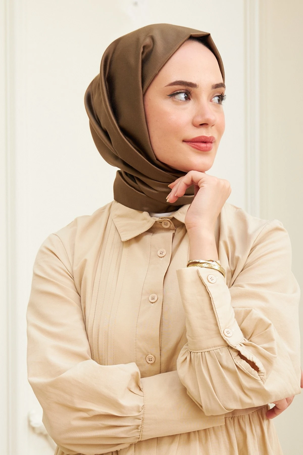 Ham Toprak Düz Çift Taraflı İpek Şal Modeli