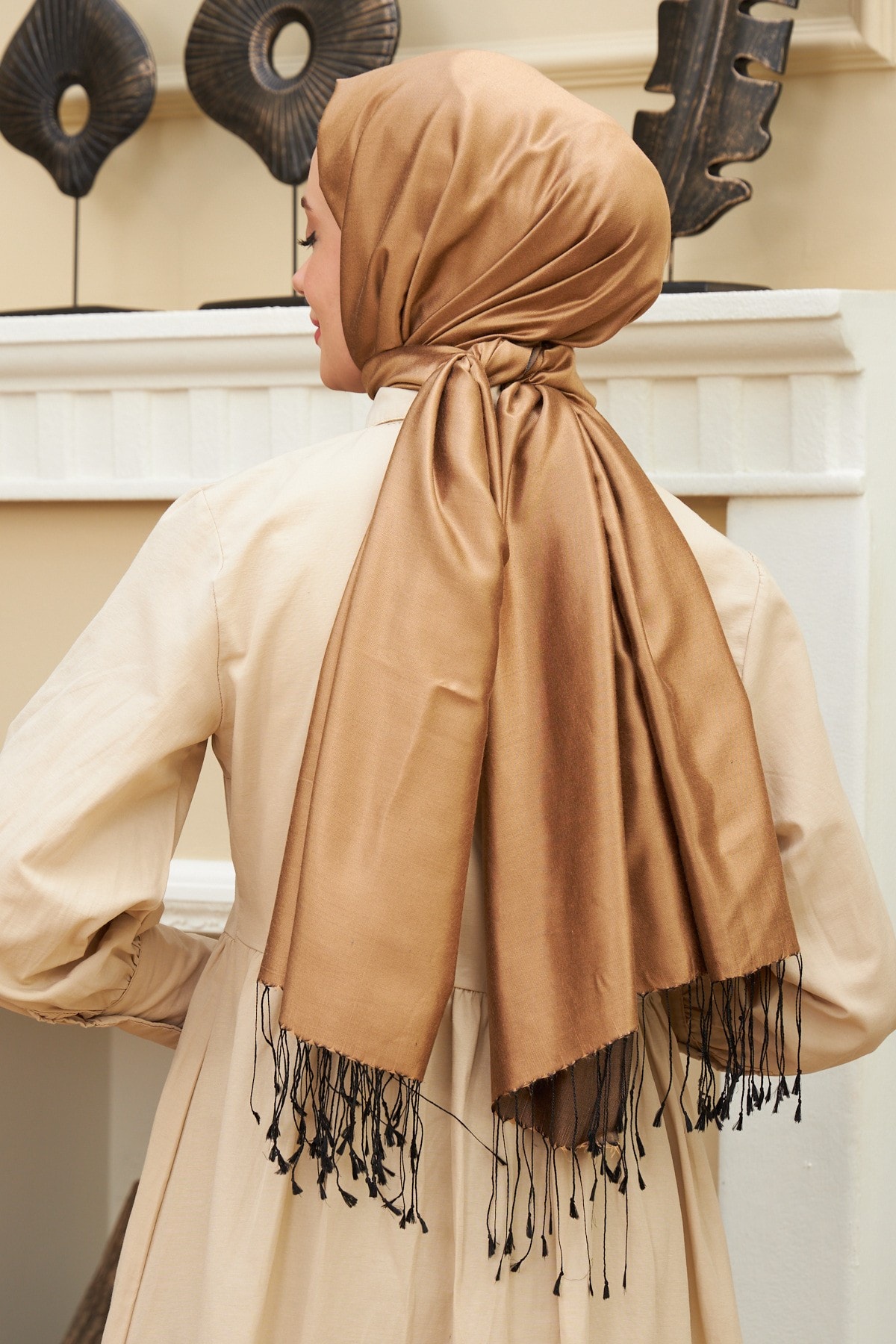 Hardal Siyah Düz Çift Taraflı İpek Şal Modeli