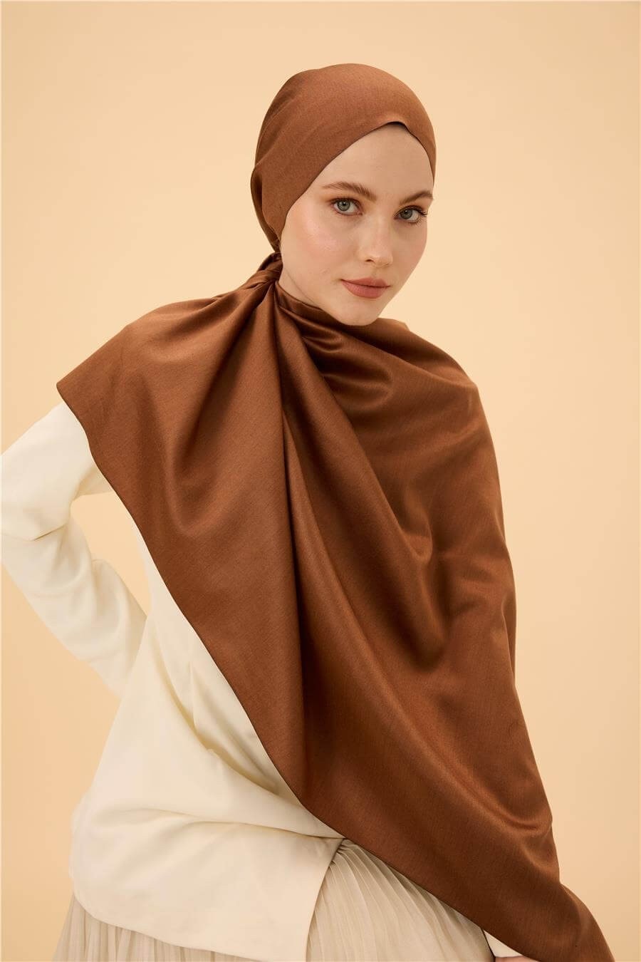 Bakır Siyah Düz Çift Taraflı İpek Şal Modeli