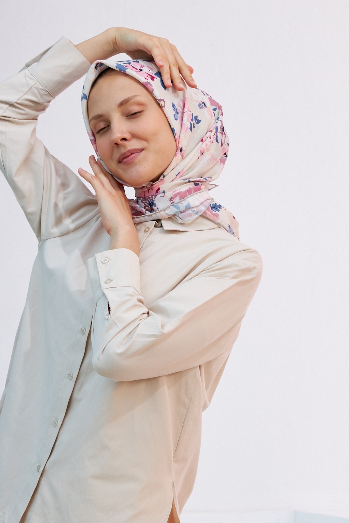 Çiçek Bahçesi Ekru Pamuk Viskon Eşarp