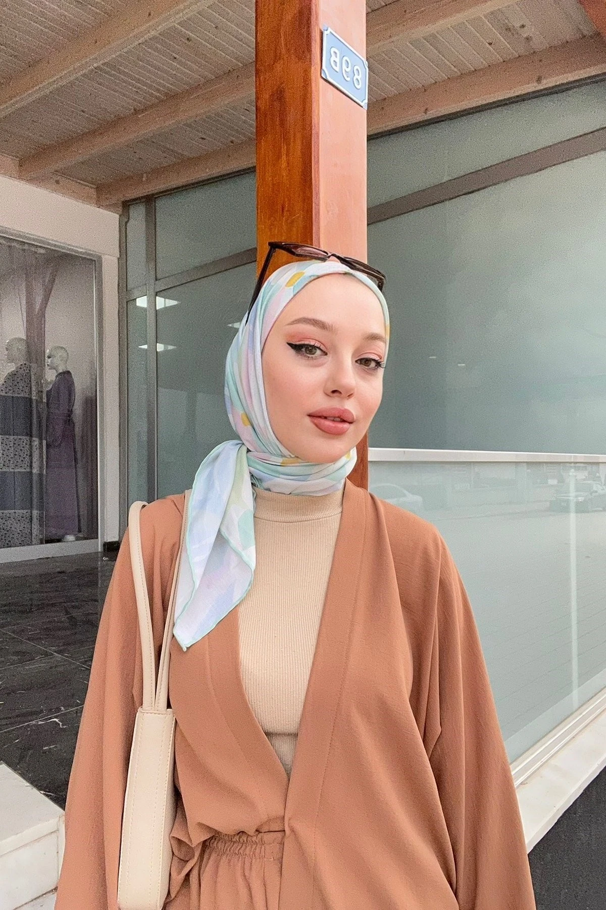 Hanife Selam Sizler İçin Tercihi Daphne