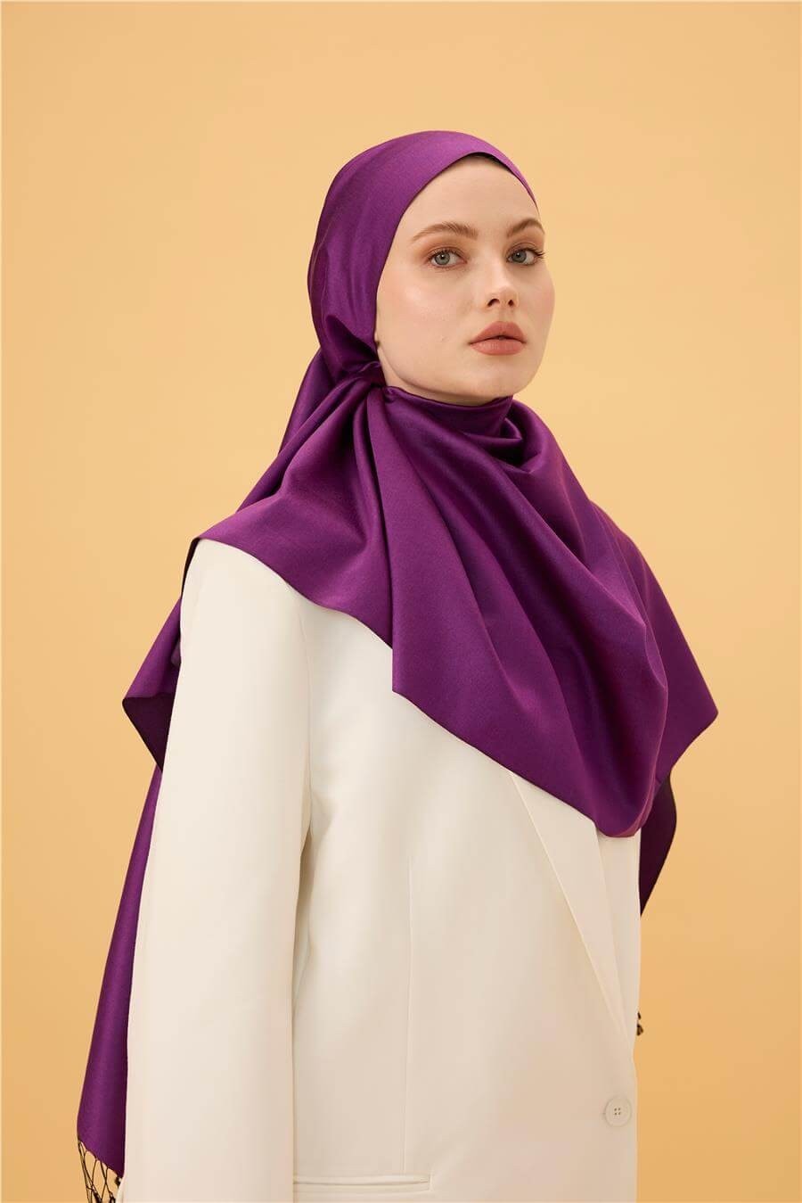 Mürdüm Siyah Düz Çift Taraflı İpek Şal Modeli