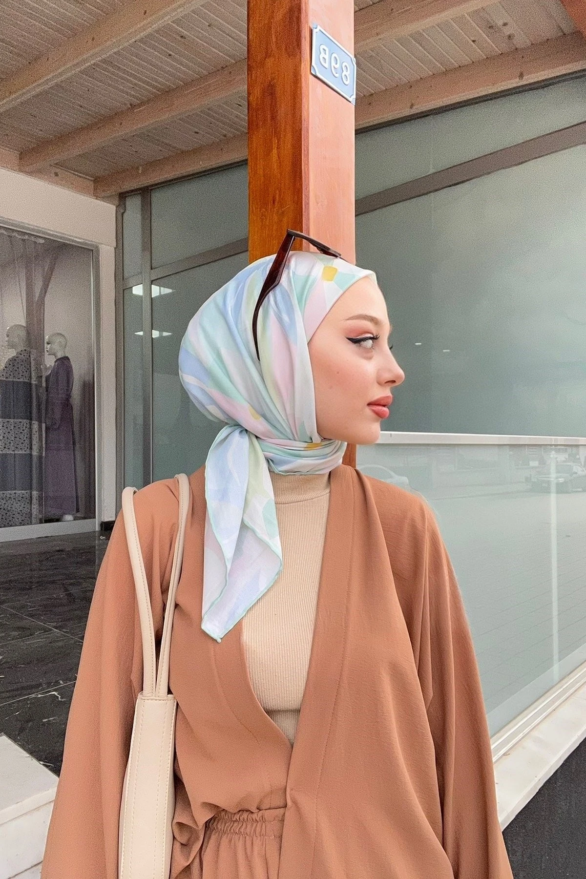 Hanife Selam Sizler İçin Tercihi Daphne