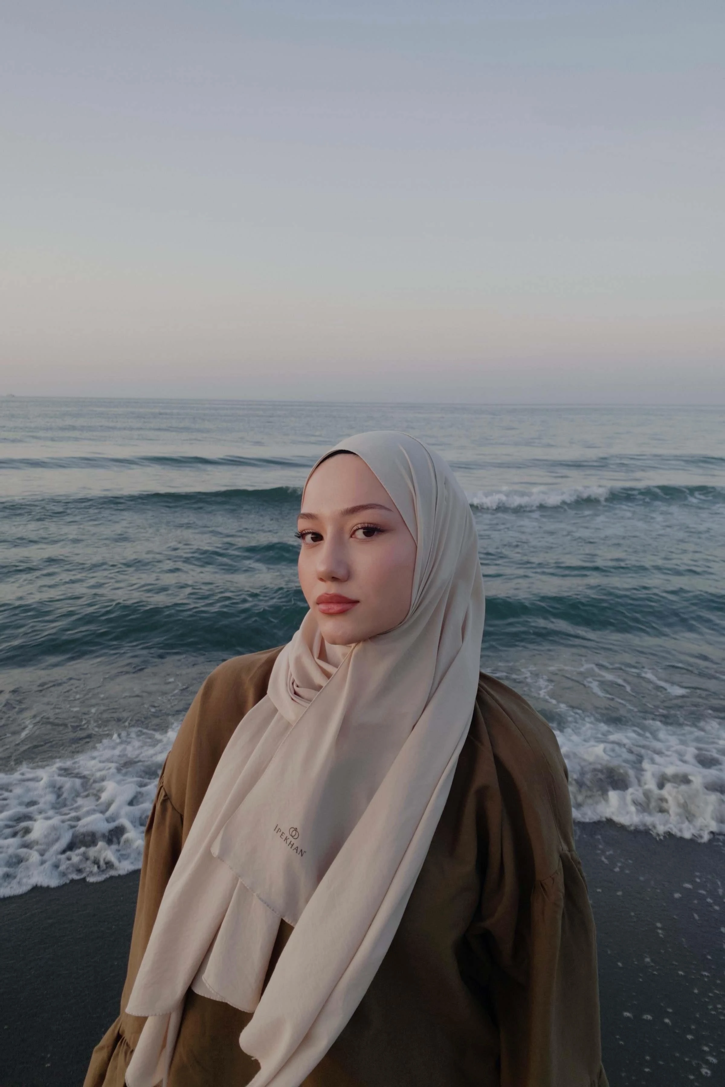 Meliha Hacıoğlu'nun Yaz İçin Tercihi Relax Şal 10000-16