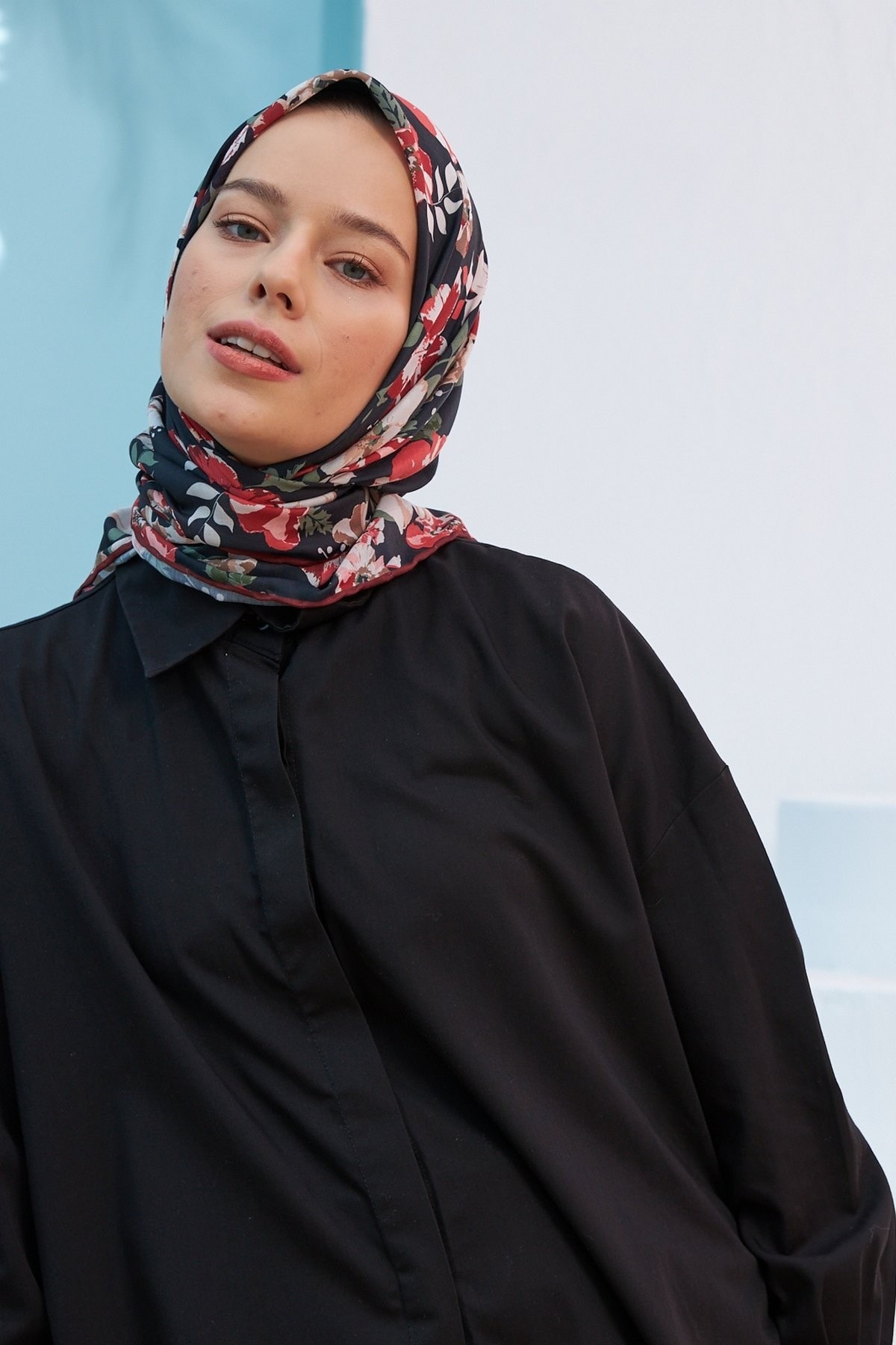 Çiçek Bahçesi Siyah Pamuk Viskon Eşarp