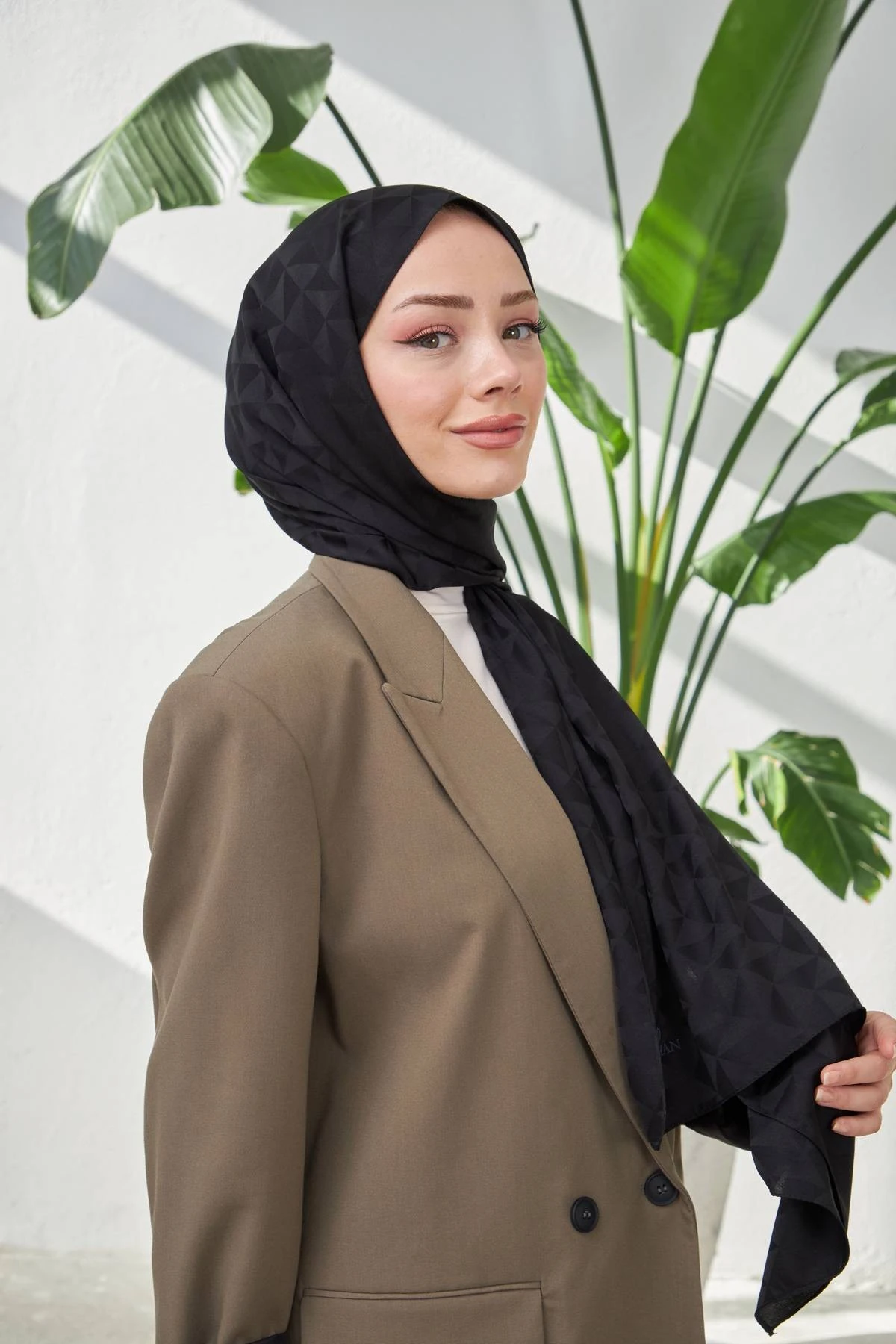 Triangle Desen İpeksi Jakar Şal Siyah 9005-03