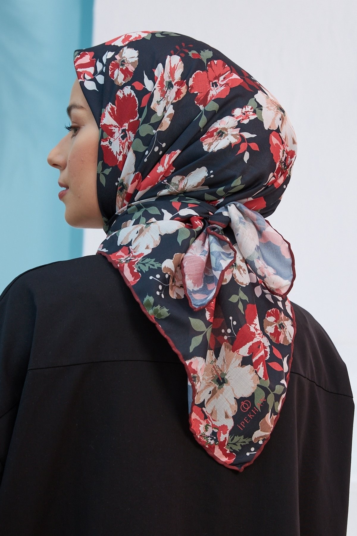 Çiçek Bahçesi Siyah Pamuk Viskon Eşarp