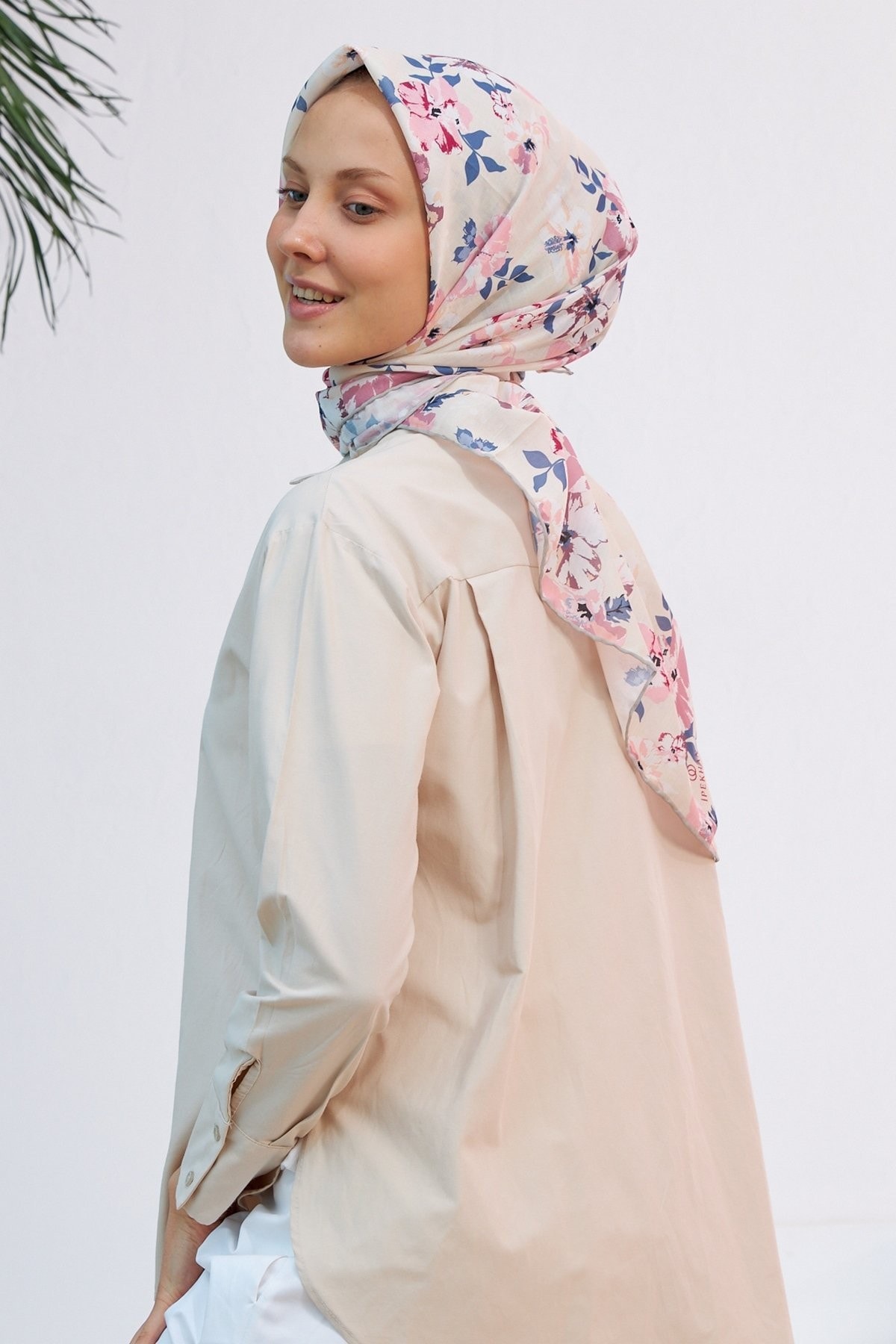 Çiçek Bahçesi Ekru Pamuk Viskon Eşarp