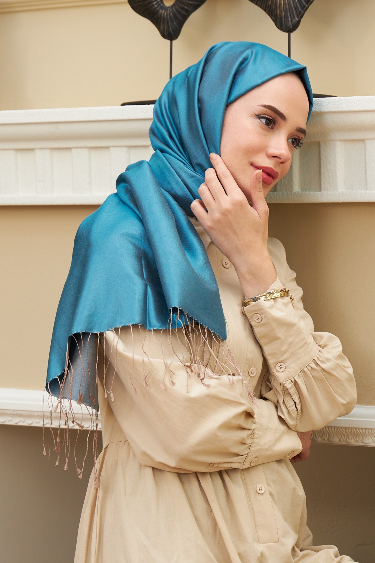 Mavi Vizon Düz Çift Taraflı İpek Şal Modeli