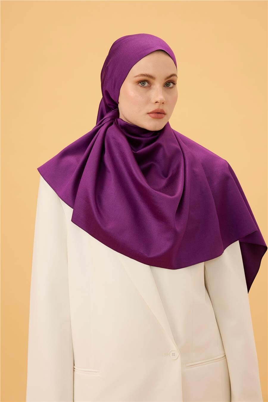 Mürdüm Siyah Düz Çift Taraflı İpek Şal Modeli