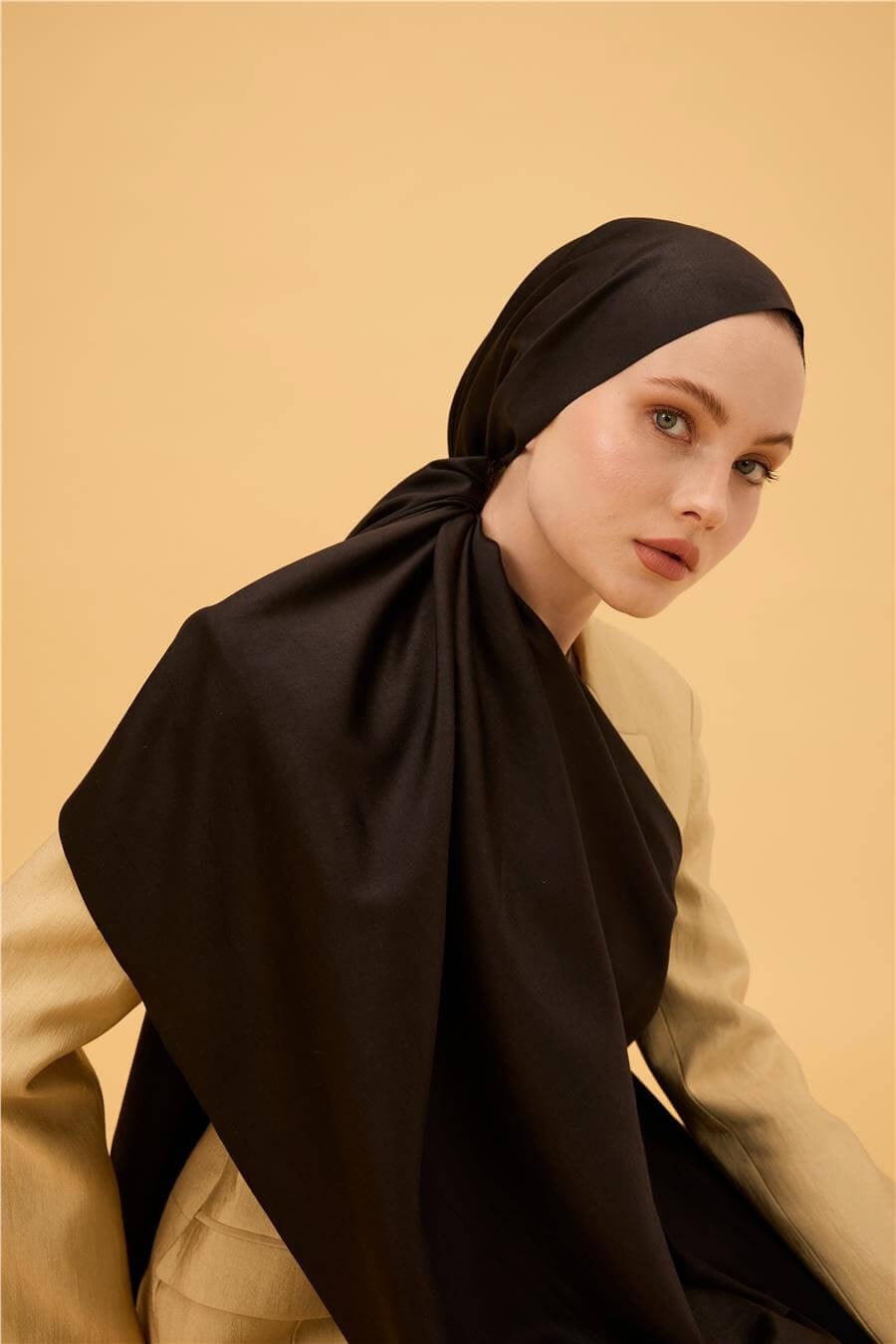 Siyah Düz Çift Taraflı İpek Şal Modeli