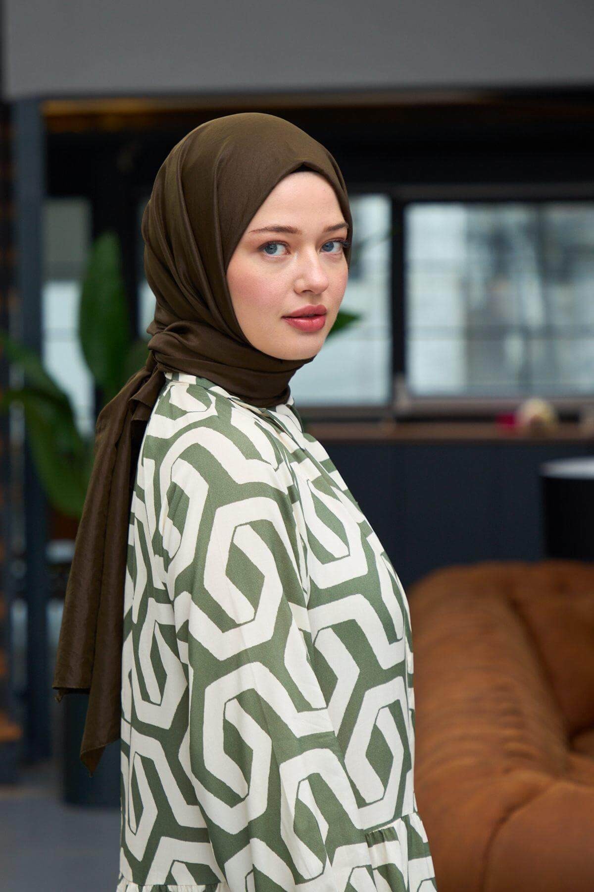 Düz Desen Vual Şal Koyu Kahve Vual İpek Şal - 9800-06