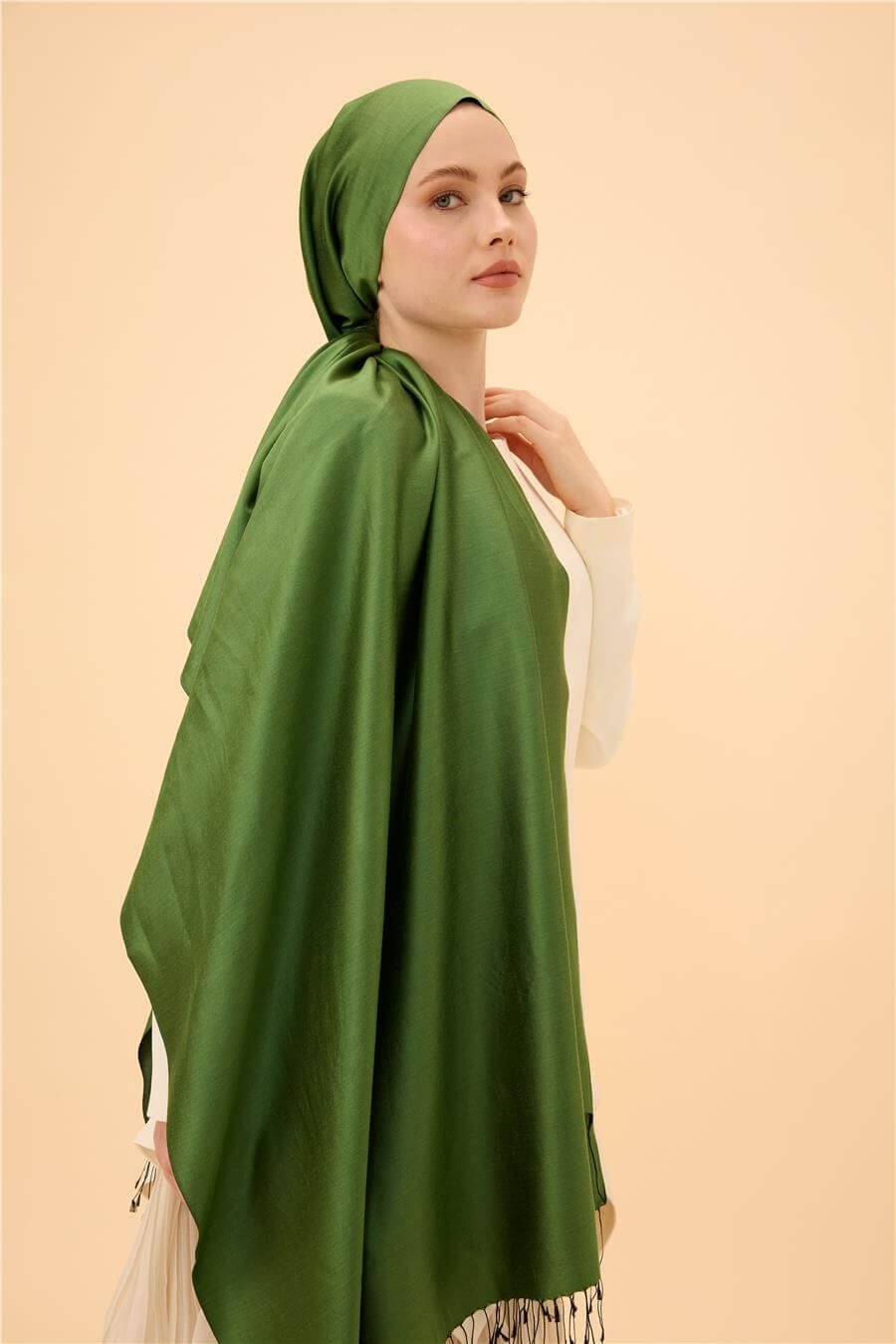 Çam Yeşili Siyah Düz Çift Taraflı İpek Şal Modeli