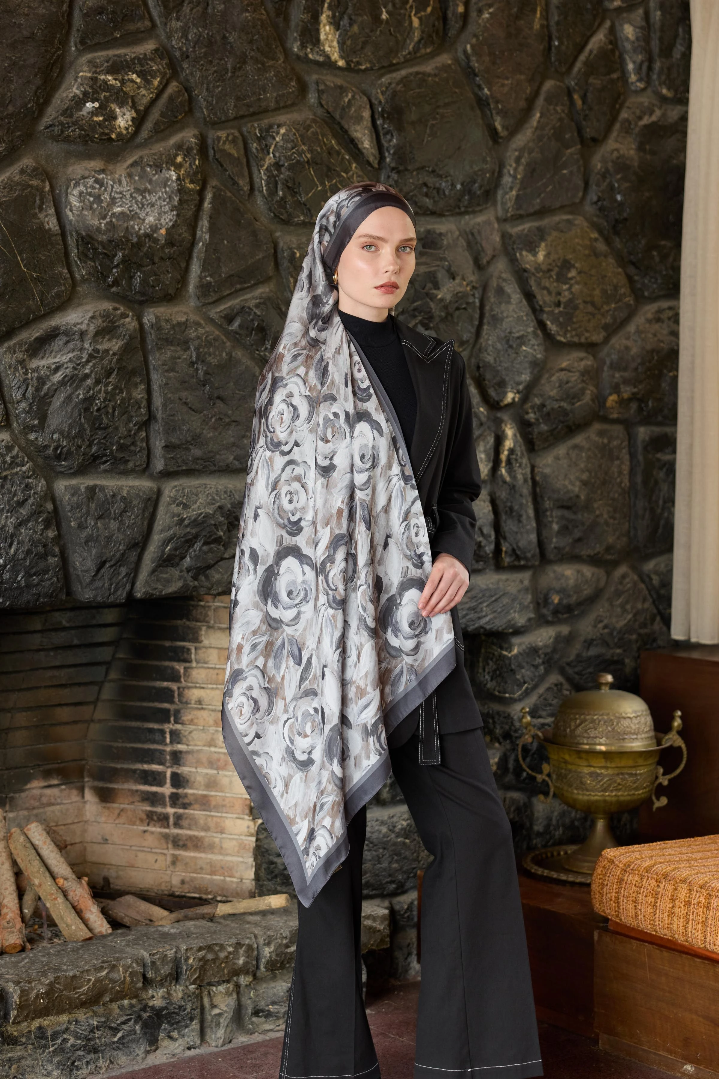 Winter Bloom Hint İpek Şal 5014 - Gri