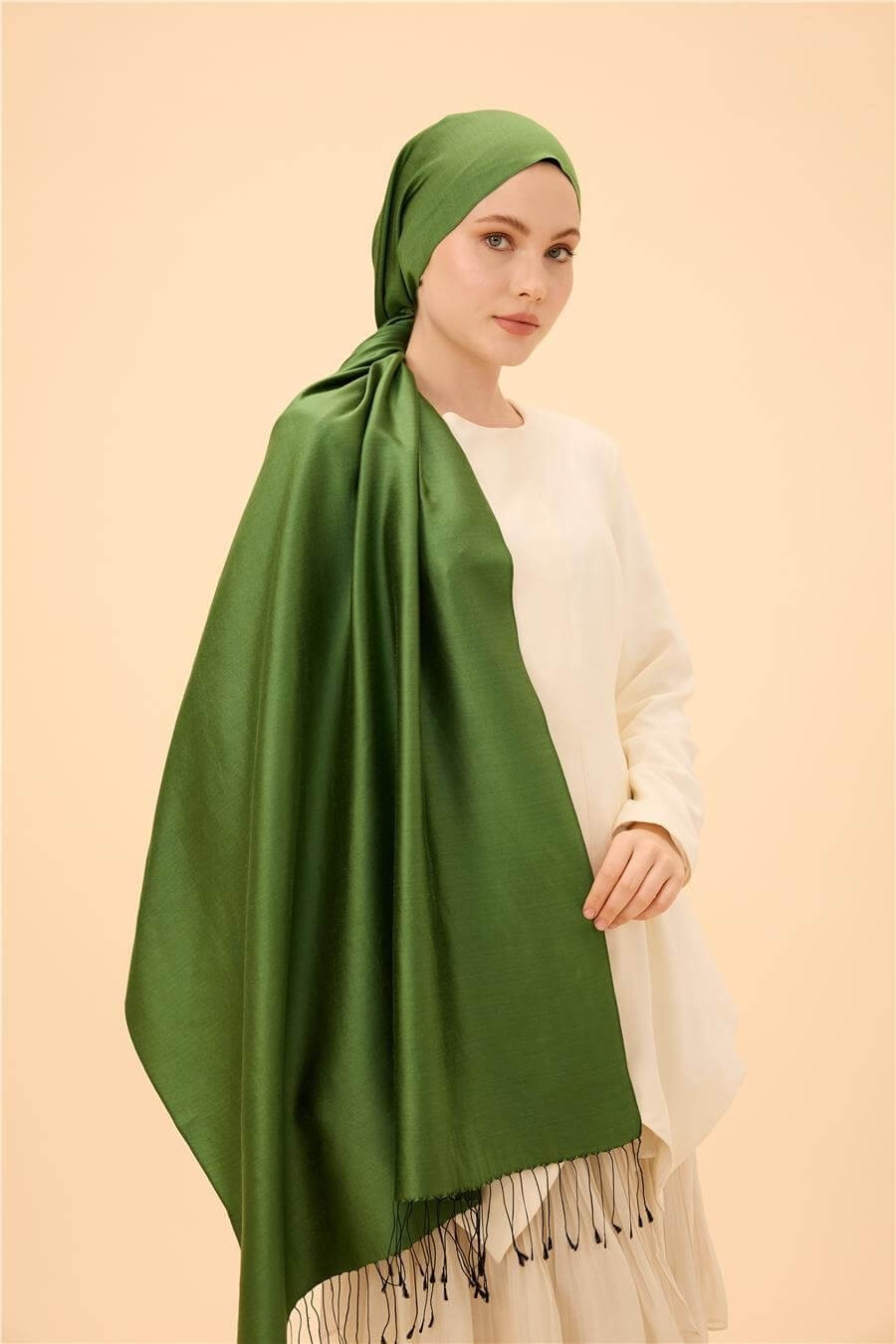 Çam Yeşili Siyah Düz Çift Taraflı İpek Şal Modeli