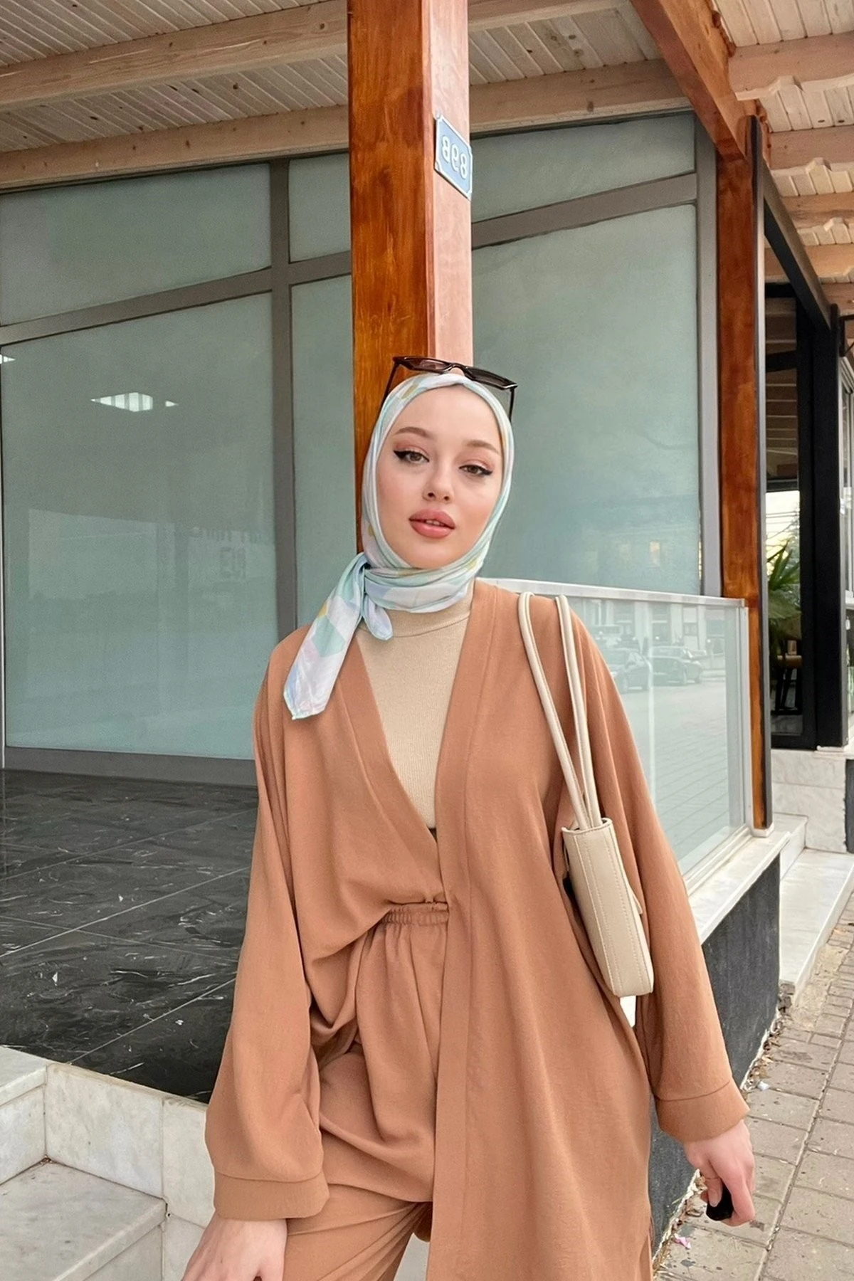 Hanife Selam Sizler İçin Tercihi Daphne