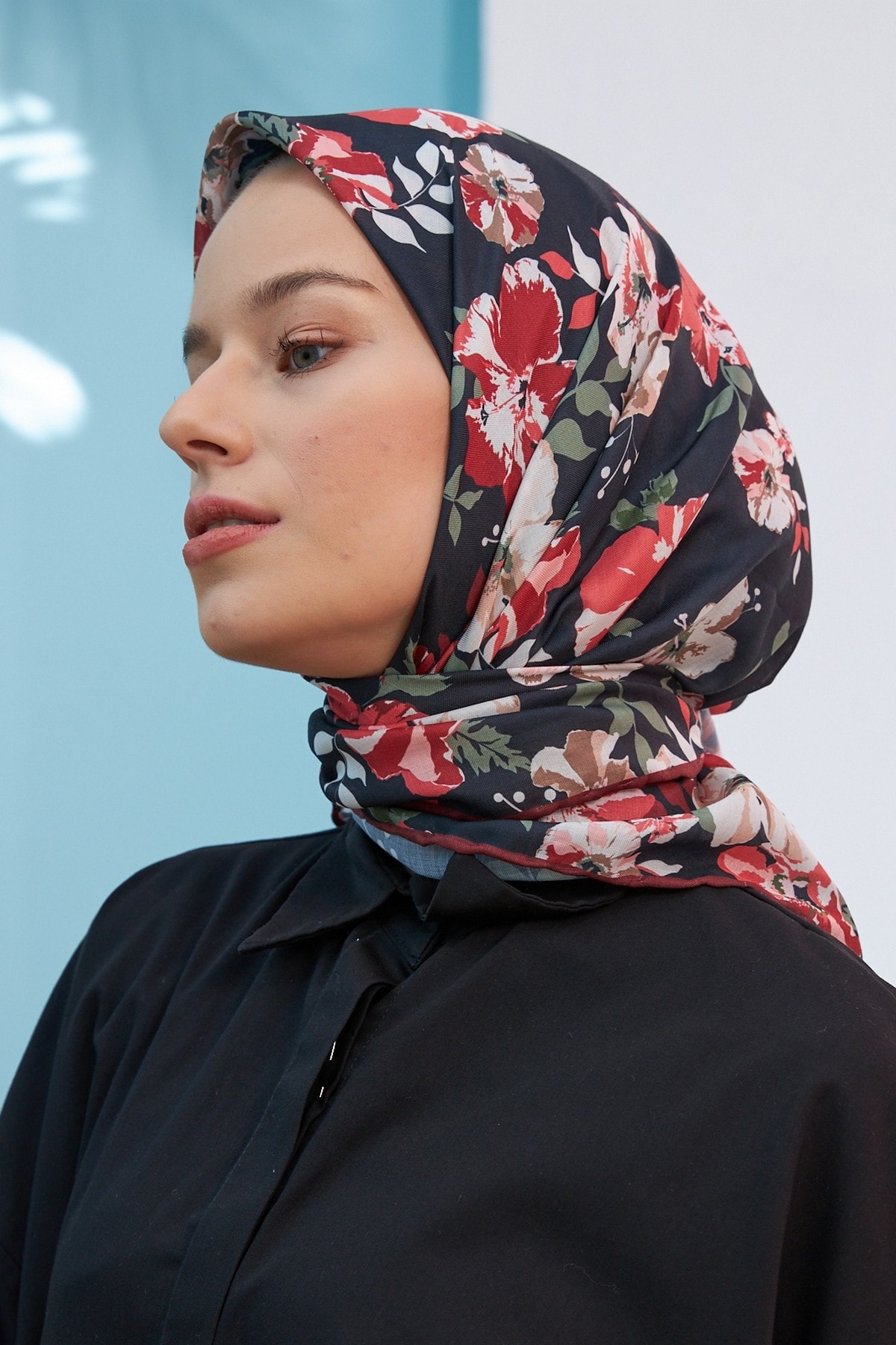 Çiçek Bahçesi Siyah Pamuk Viskon Eşarp