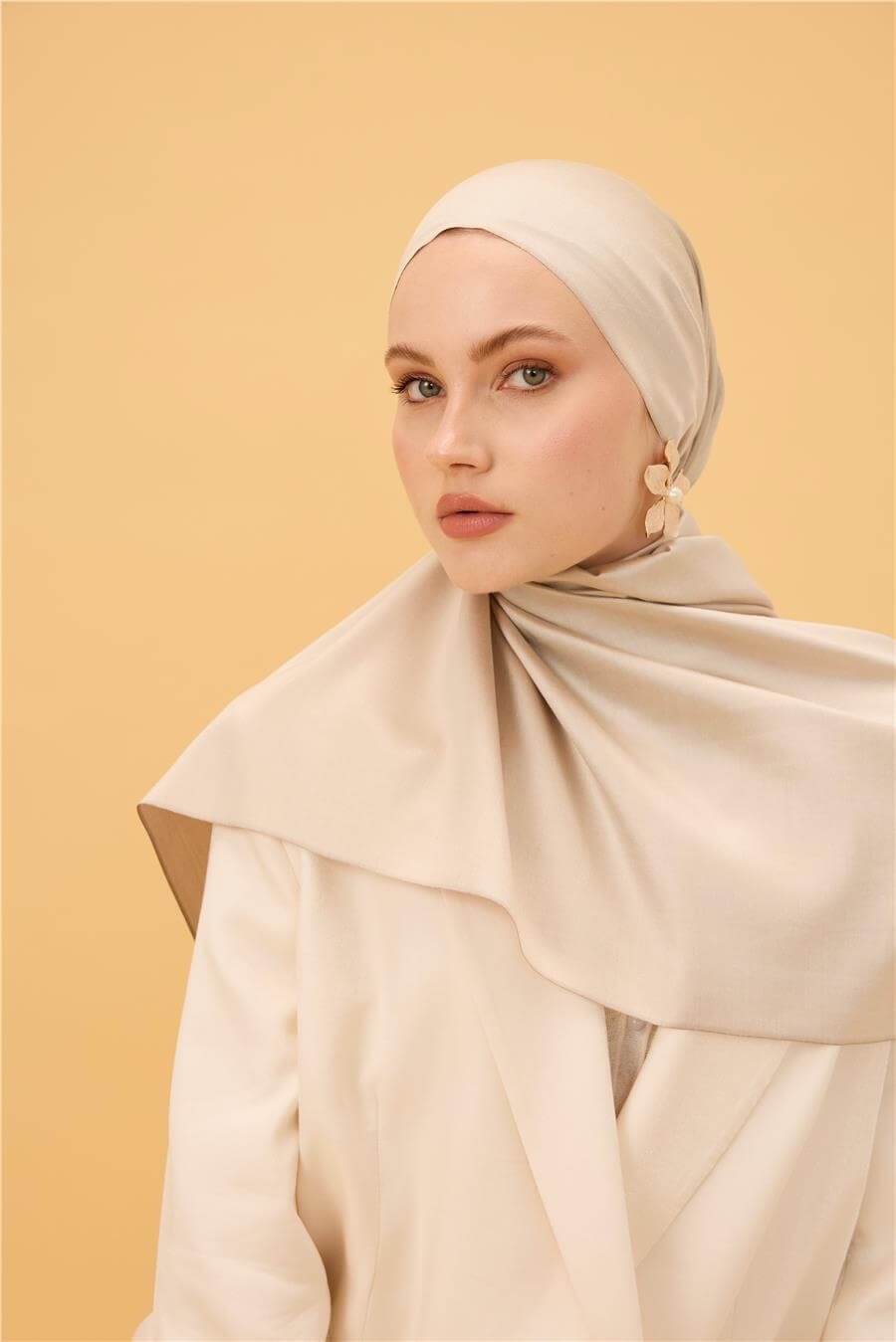 Krem Vizon Düz Çift Taraflı İpek Şal Modeli