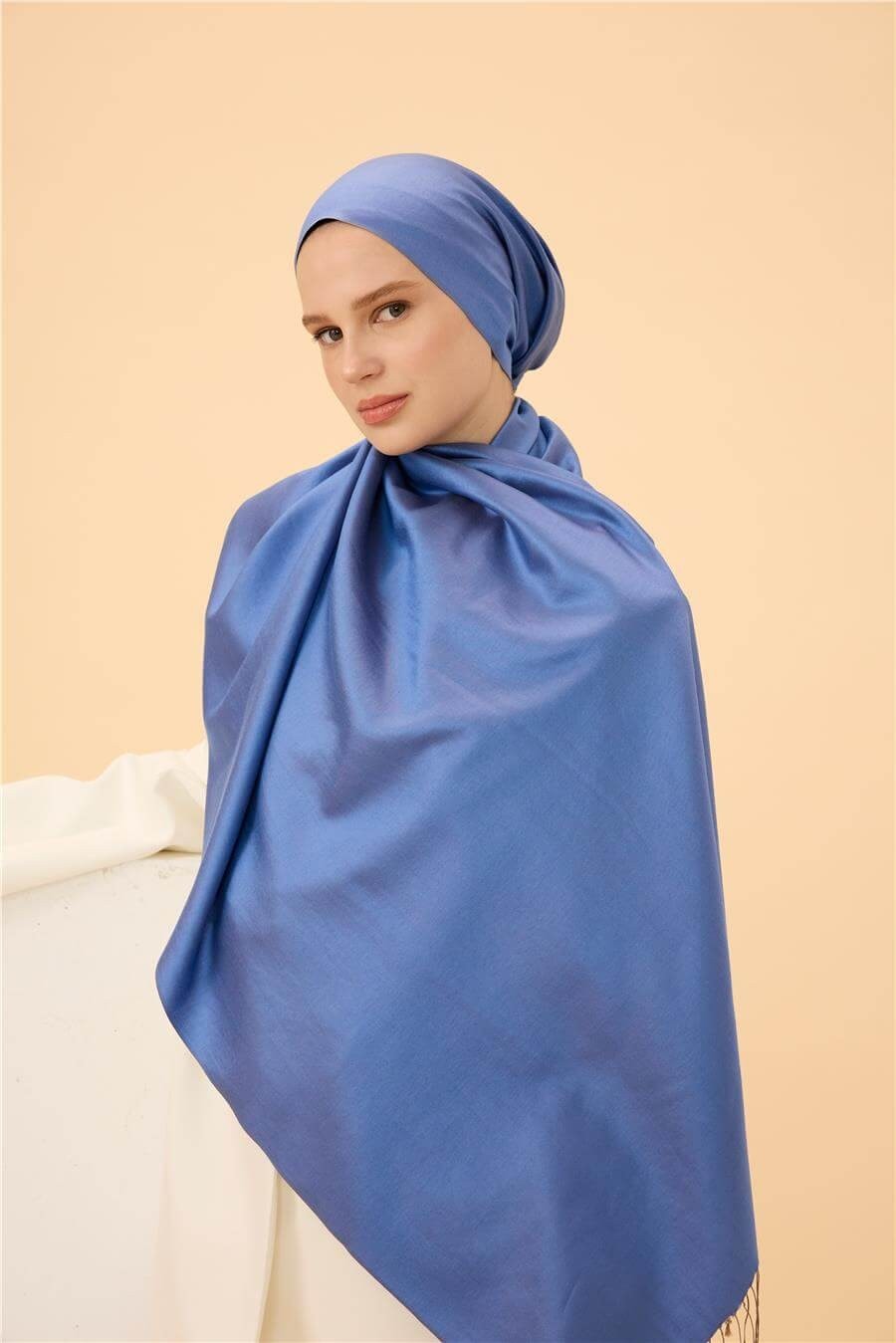 Koyu Kot Mavi Düz Çift Taraflı İpek Şal Modeli