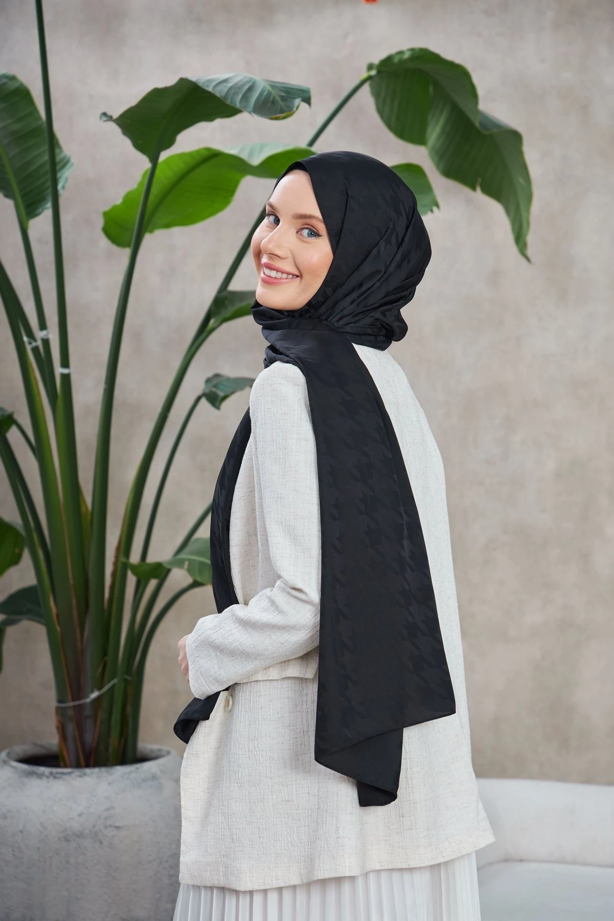 Neo Kazayağı Desen İpeksi Jakar Şal Siyah 9010-03