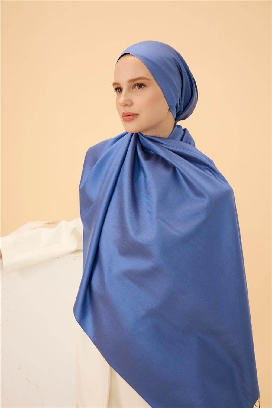 Koyu Kot Mavi Düz Çift Taraflı İpek Şal Modeli