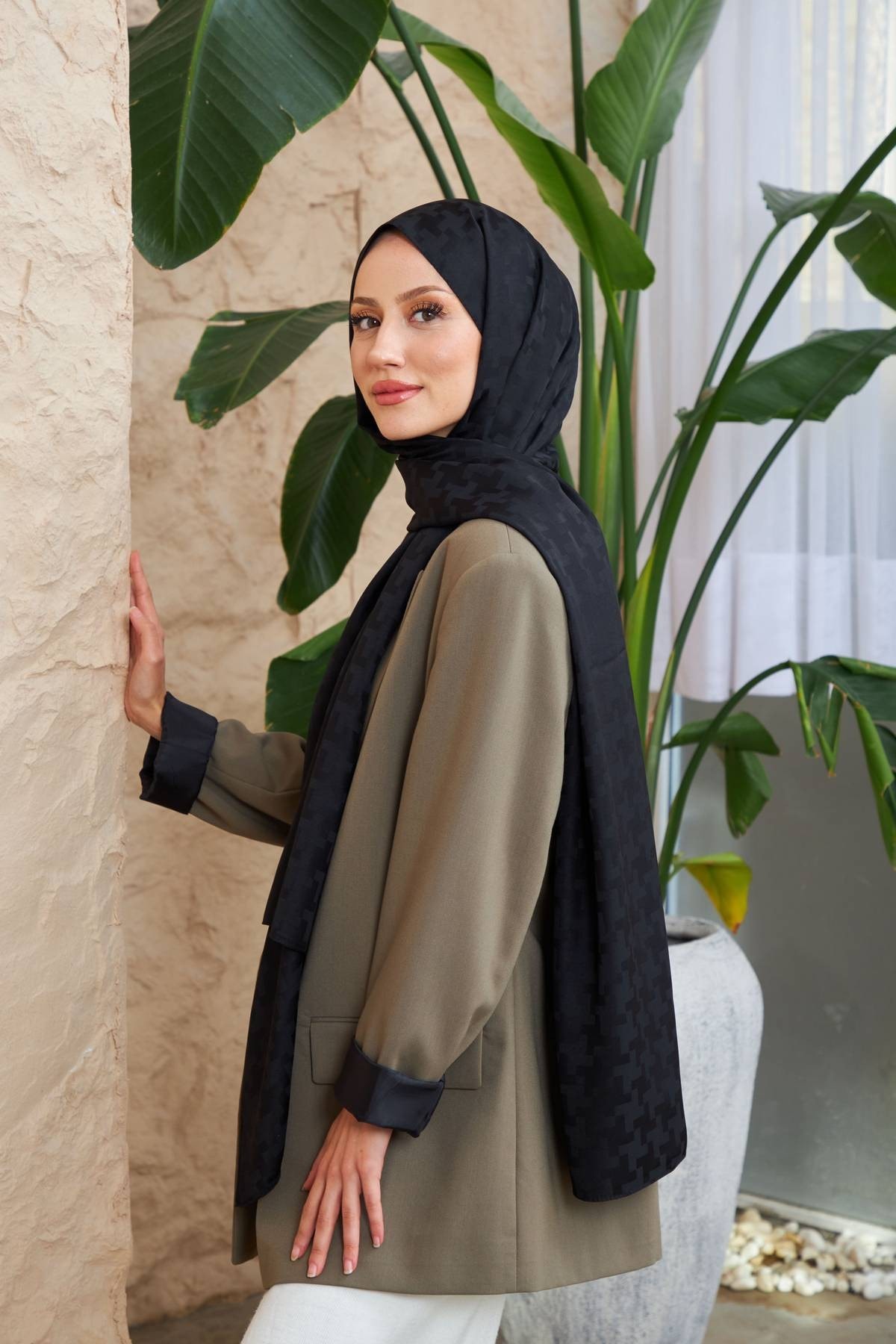 Cross Desen İpeksi Jakar Şal Siyah 9006-06