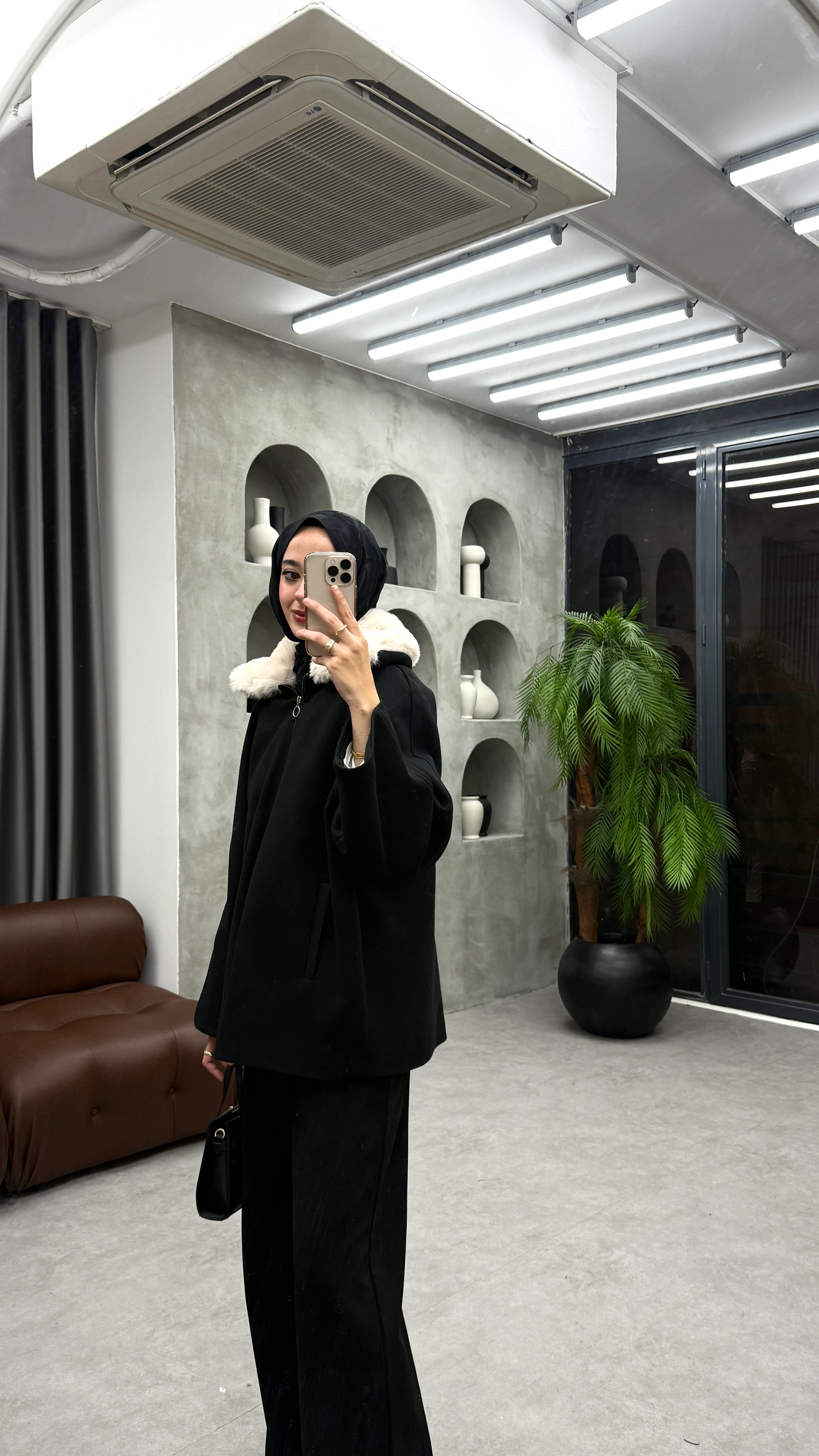 Yakası Kürklü Kaşe Mont - Siyah