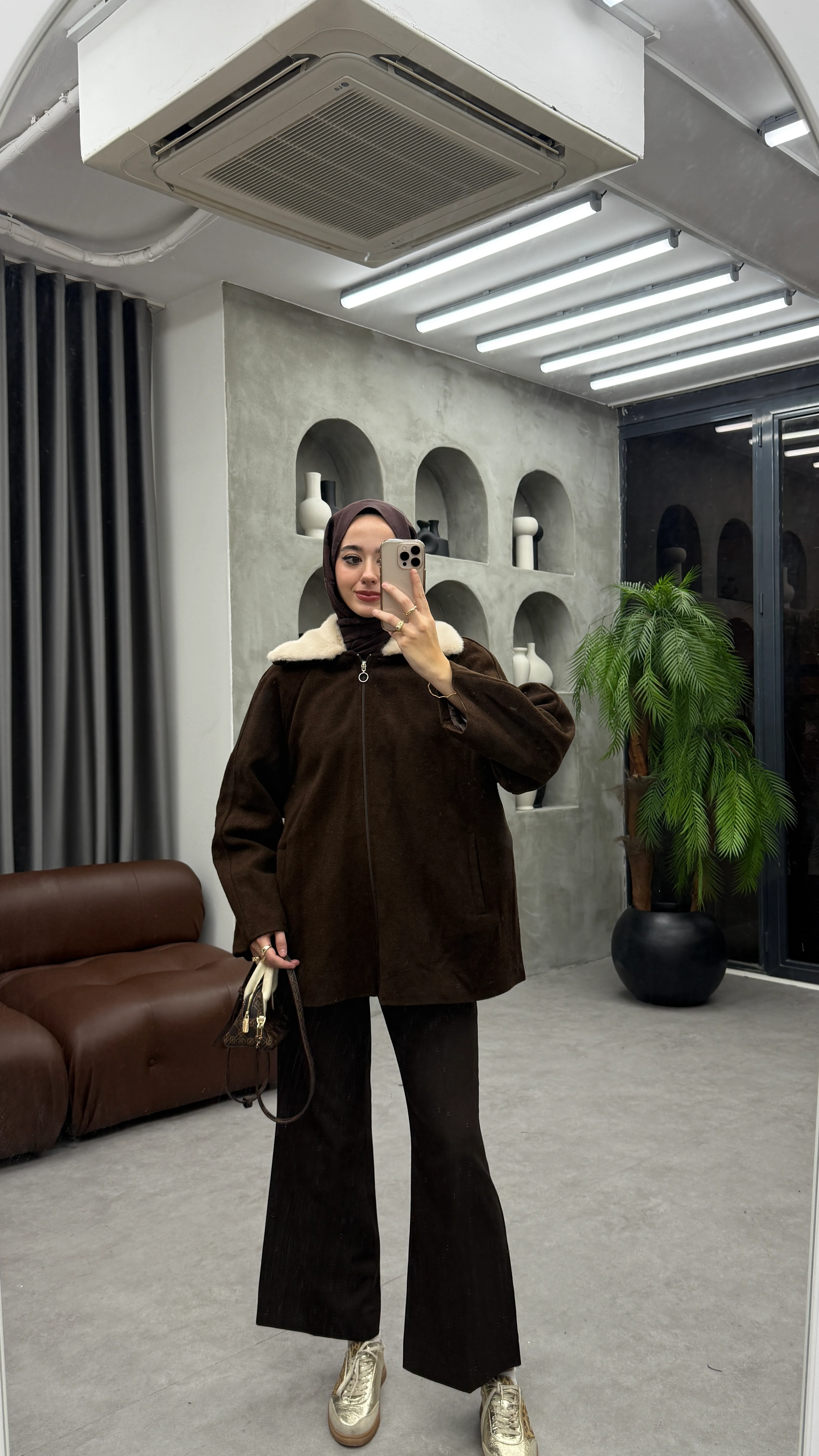 Yakası Kürklü Kaşe Mont - Siyah