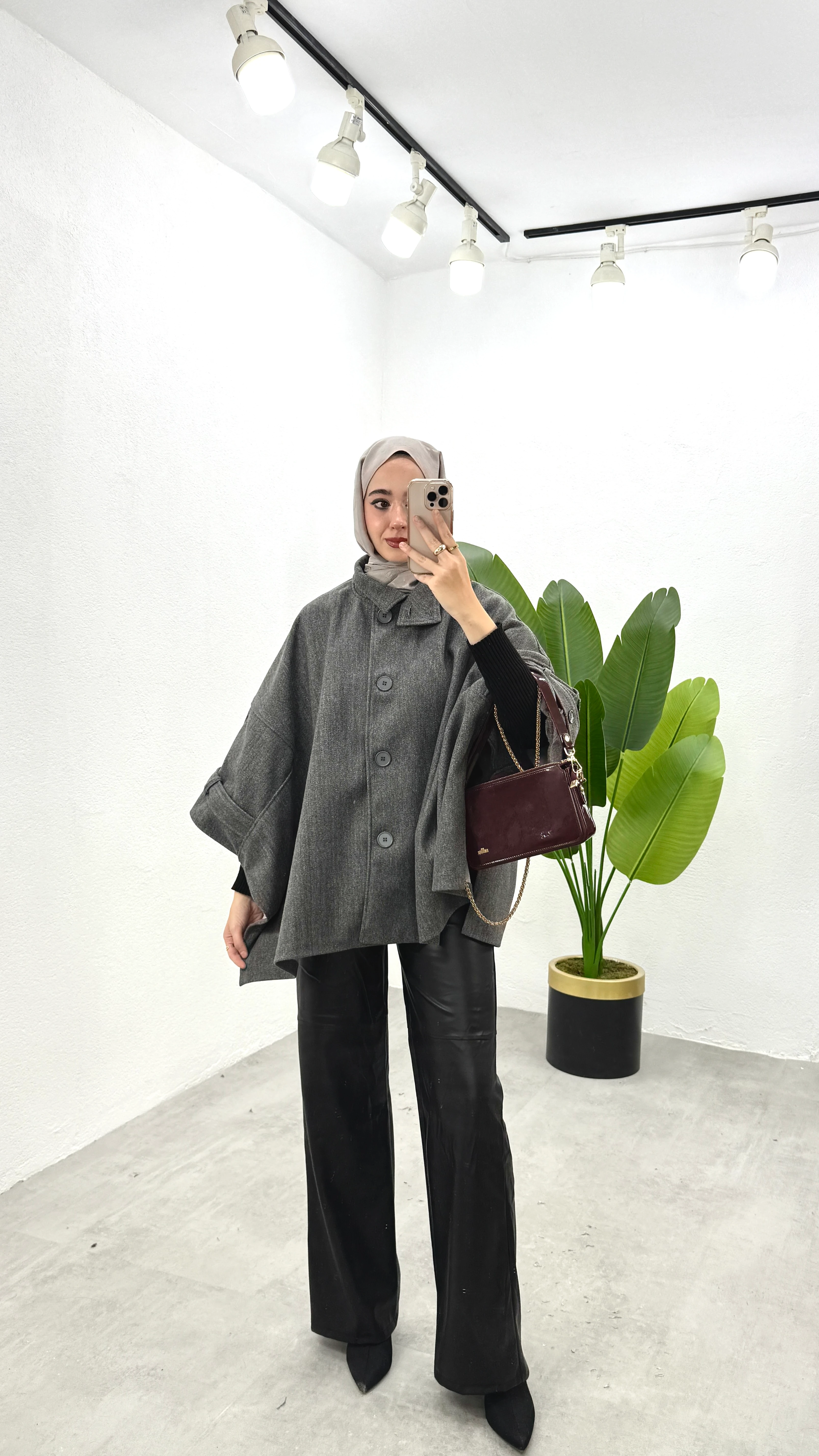 Kolları Apoletli Kaşe Pelerin