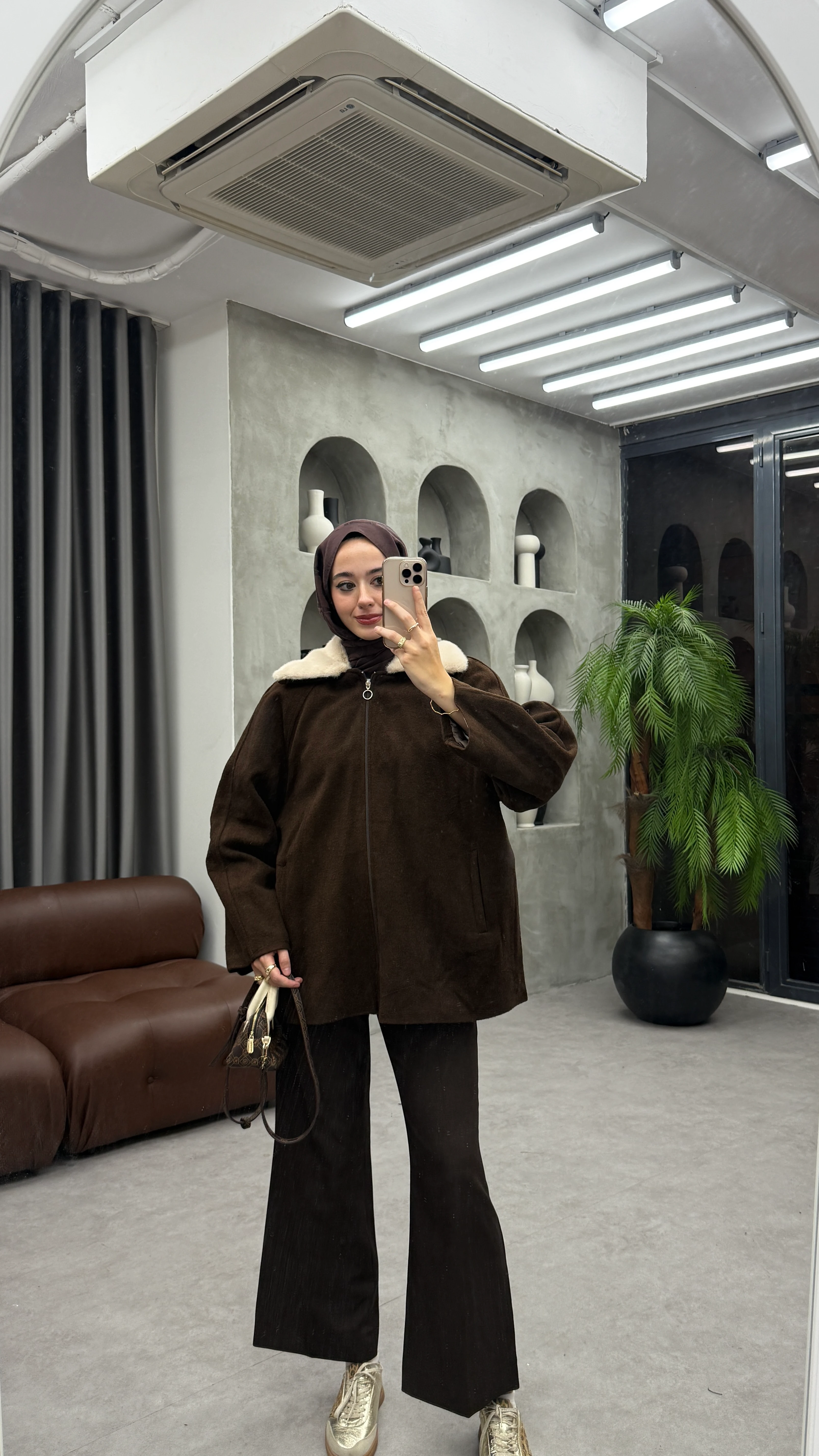 Yakası Kürklü Kaşe Mont - Siyah