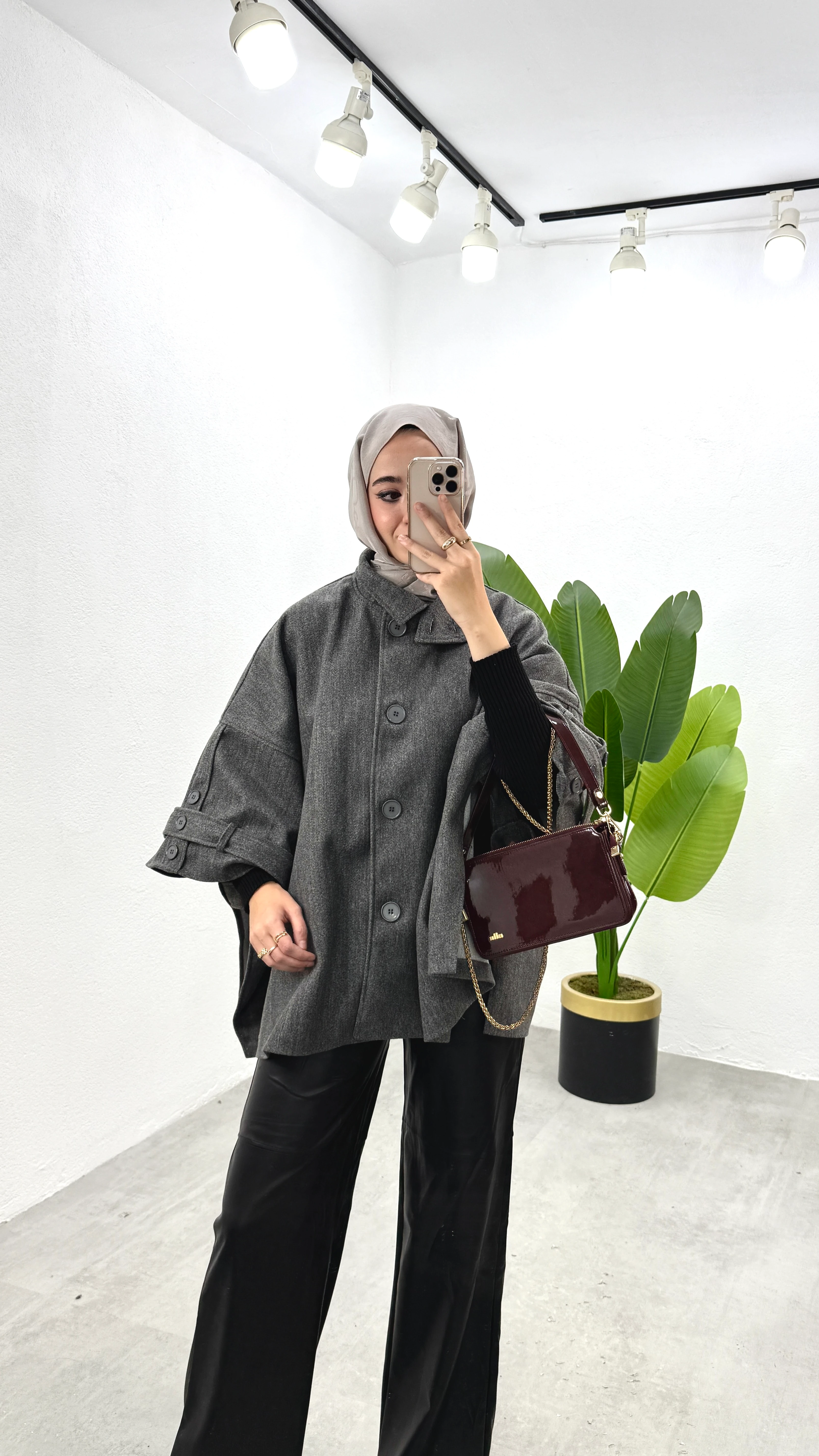 Kolları Apoletli Kaşe Pelerin