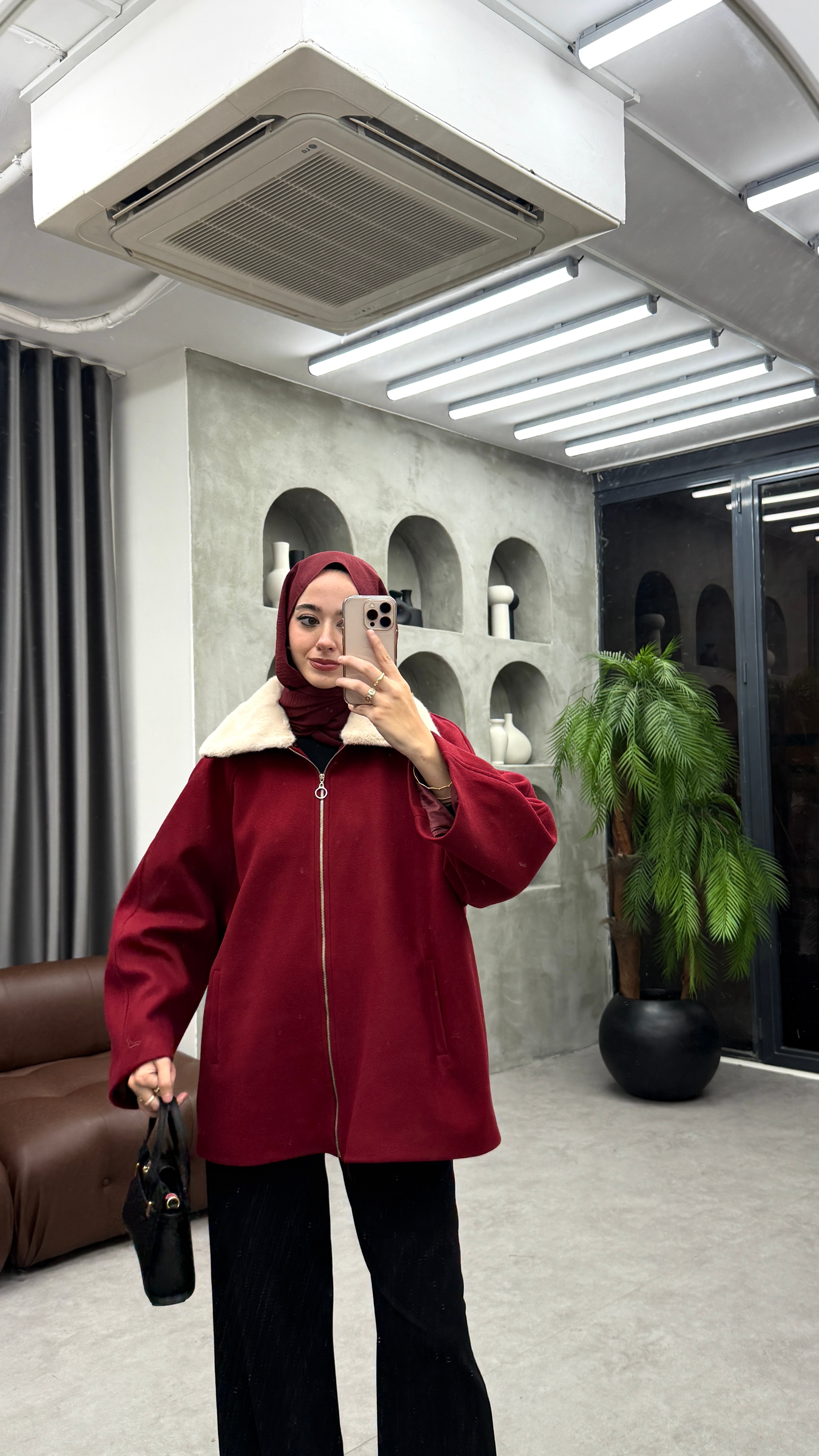 Yakası Kürklü Kaşe Mont