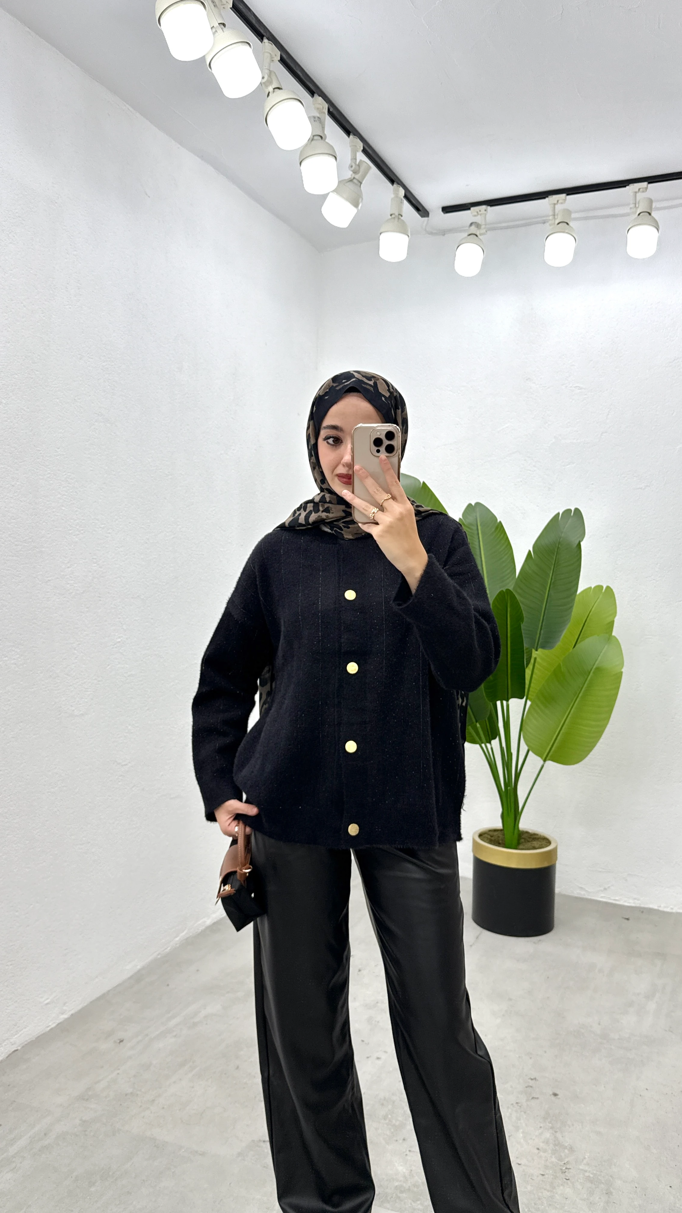 Simli Düğmeli Hırka - Siyah