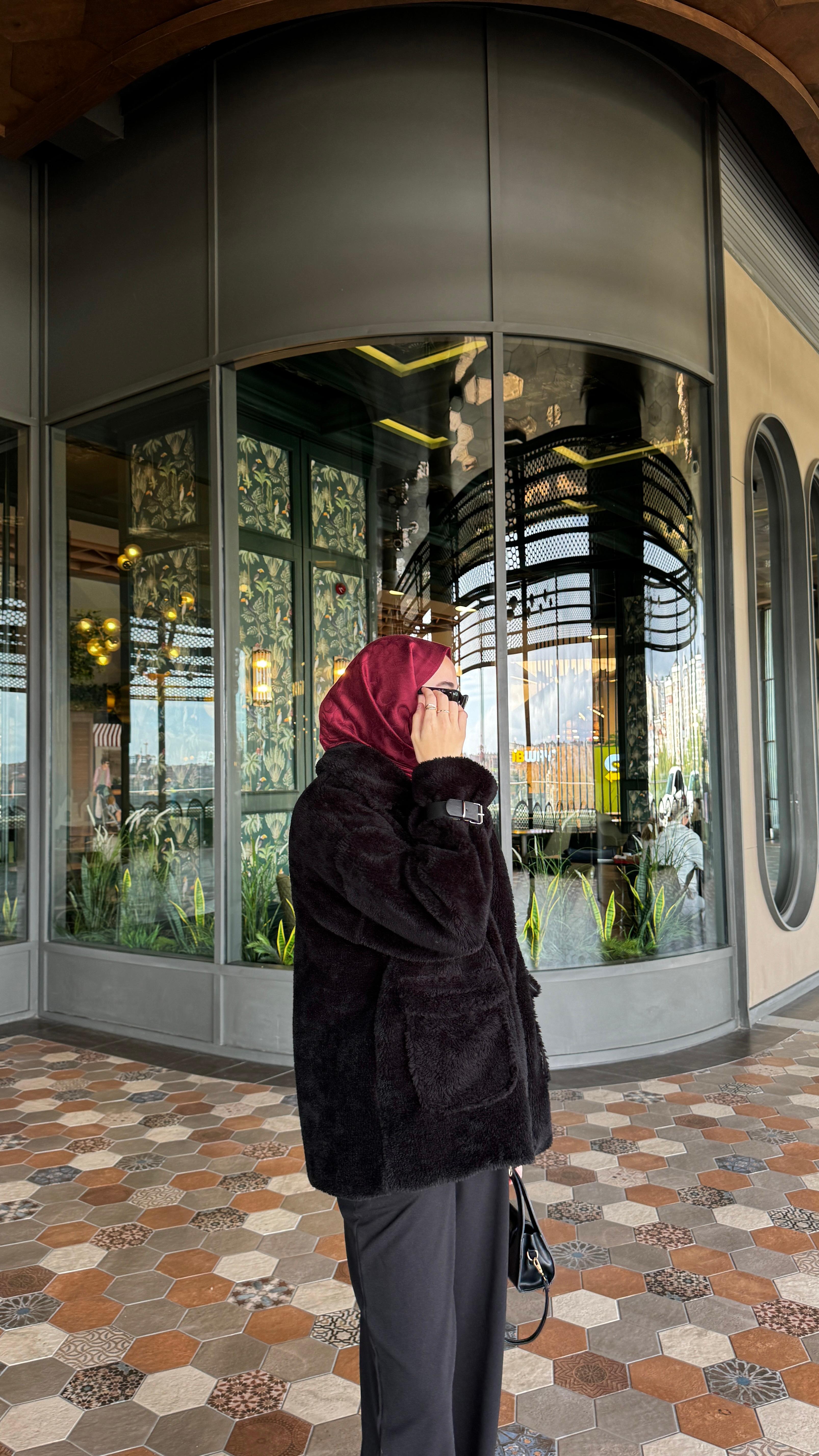 Kol Kemerli Peluş Mont - Siyah
