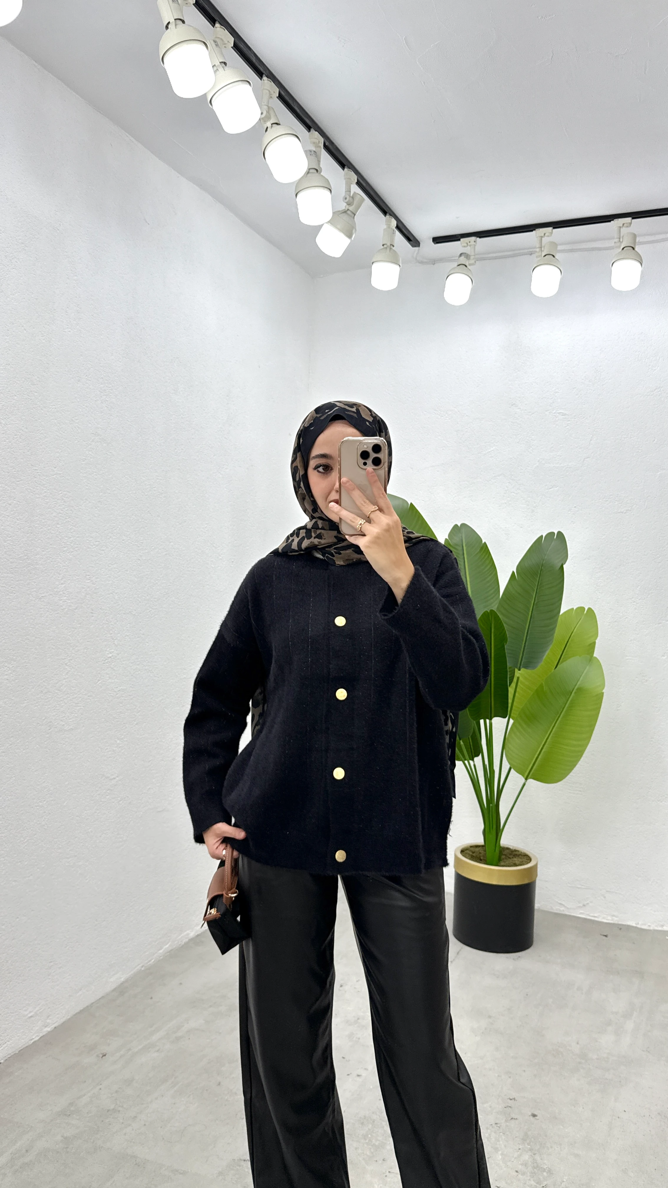 Simli Düğmeli Hırka - Siyah