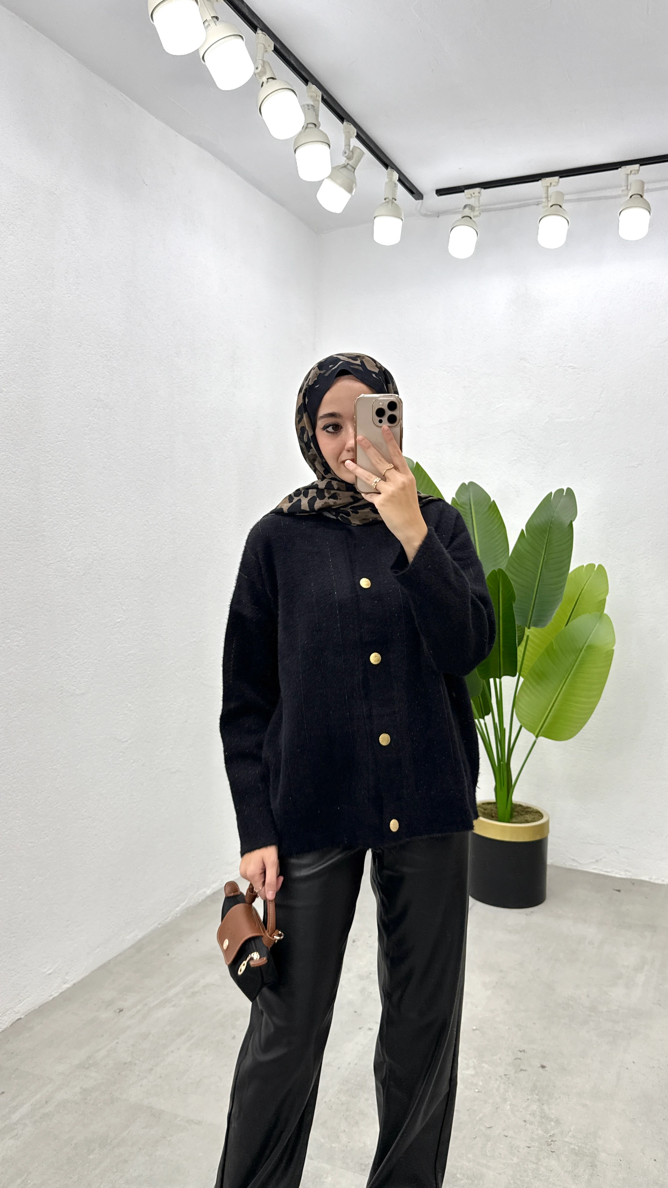 Simli Düğmeli Hırka - Siyah