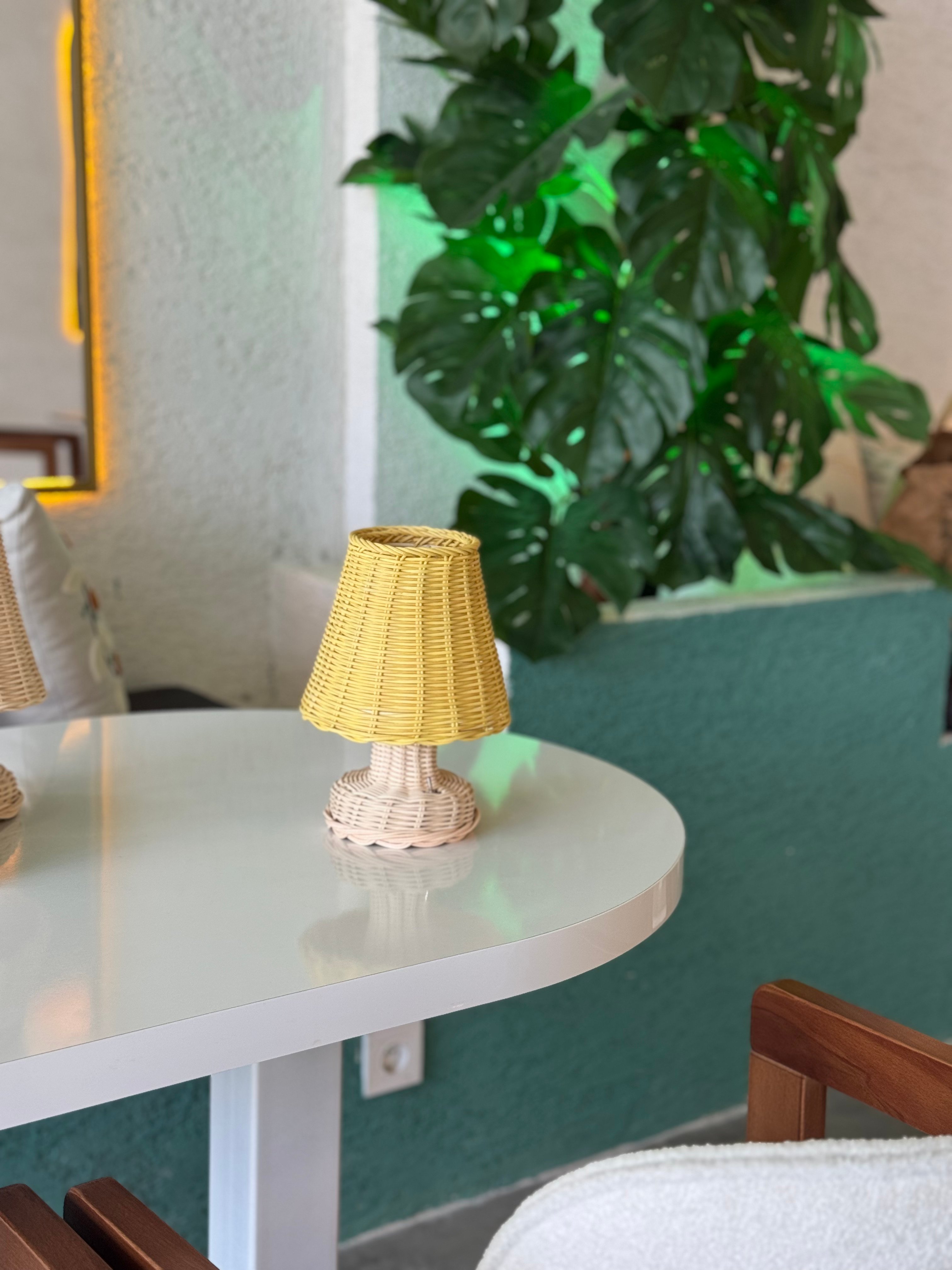 Sarı Rattan & Bambu Masa Üstü Kablosuz Pilli Abajur Alt Rattan Masa Lambası