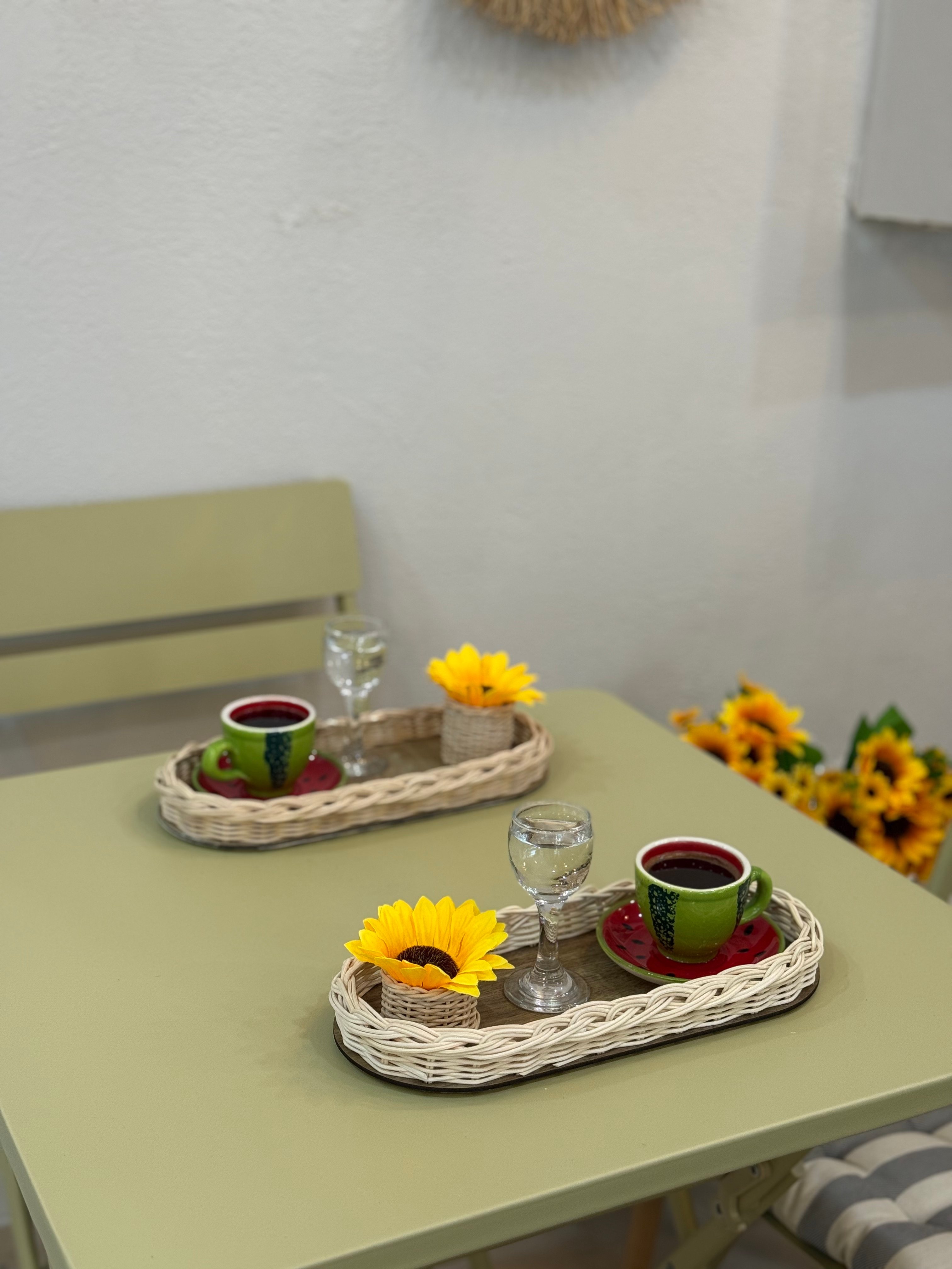 4'lü Rattan Düzenleyici Tepsi & Ayçiçeği Sunflower Sunum Seti Kahve Sunumluğu (ÇİÇEK DAHİLDİR)