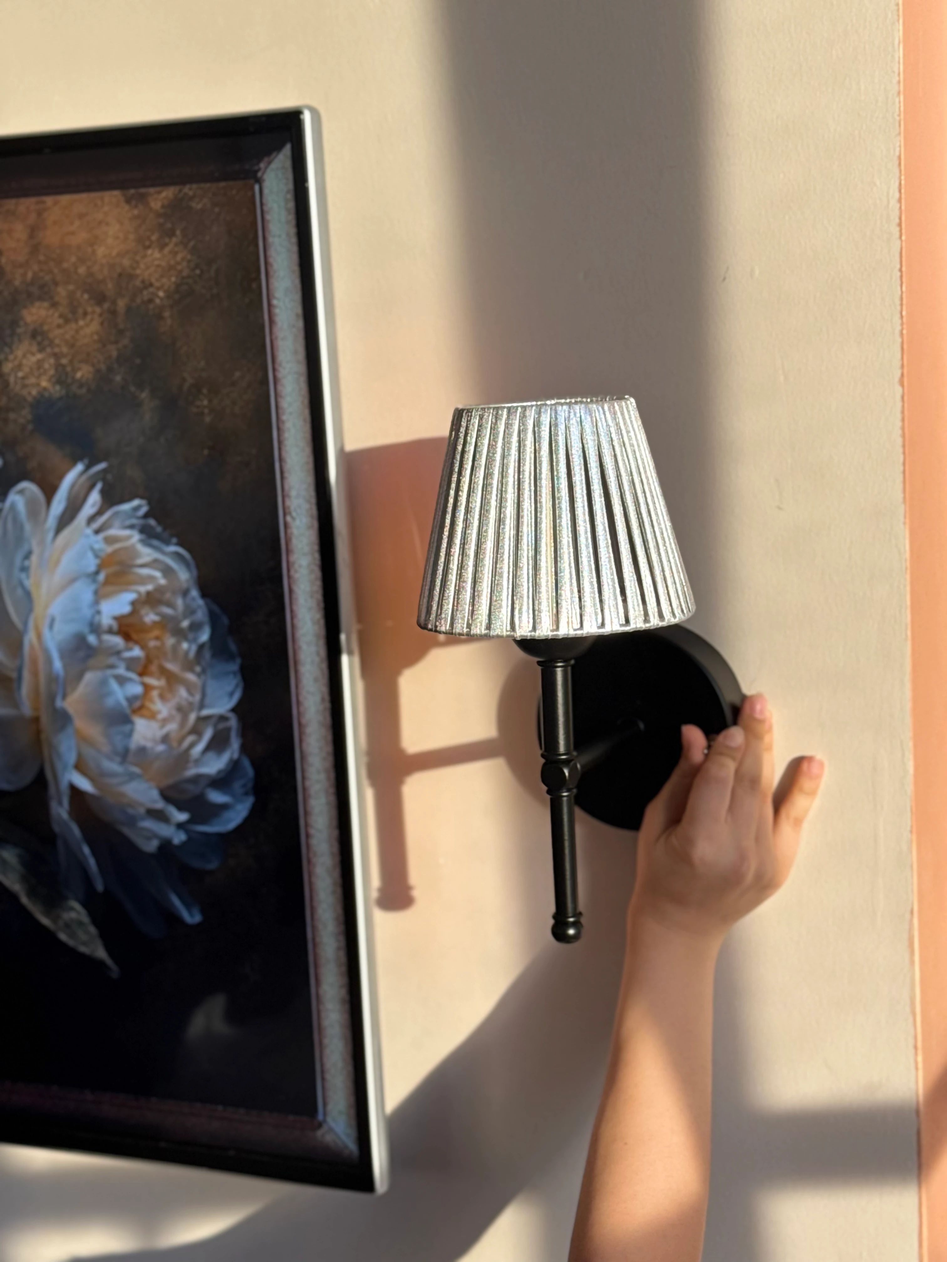 Gümüş Deri Tasarım Kablosuz Pilli Aplik - Alt Siyah