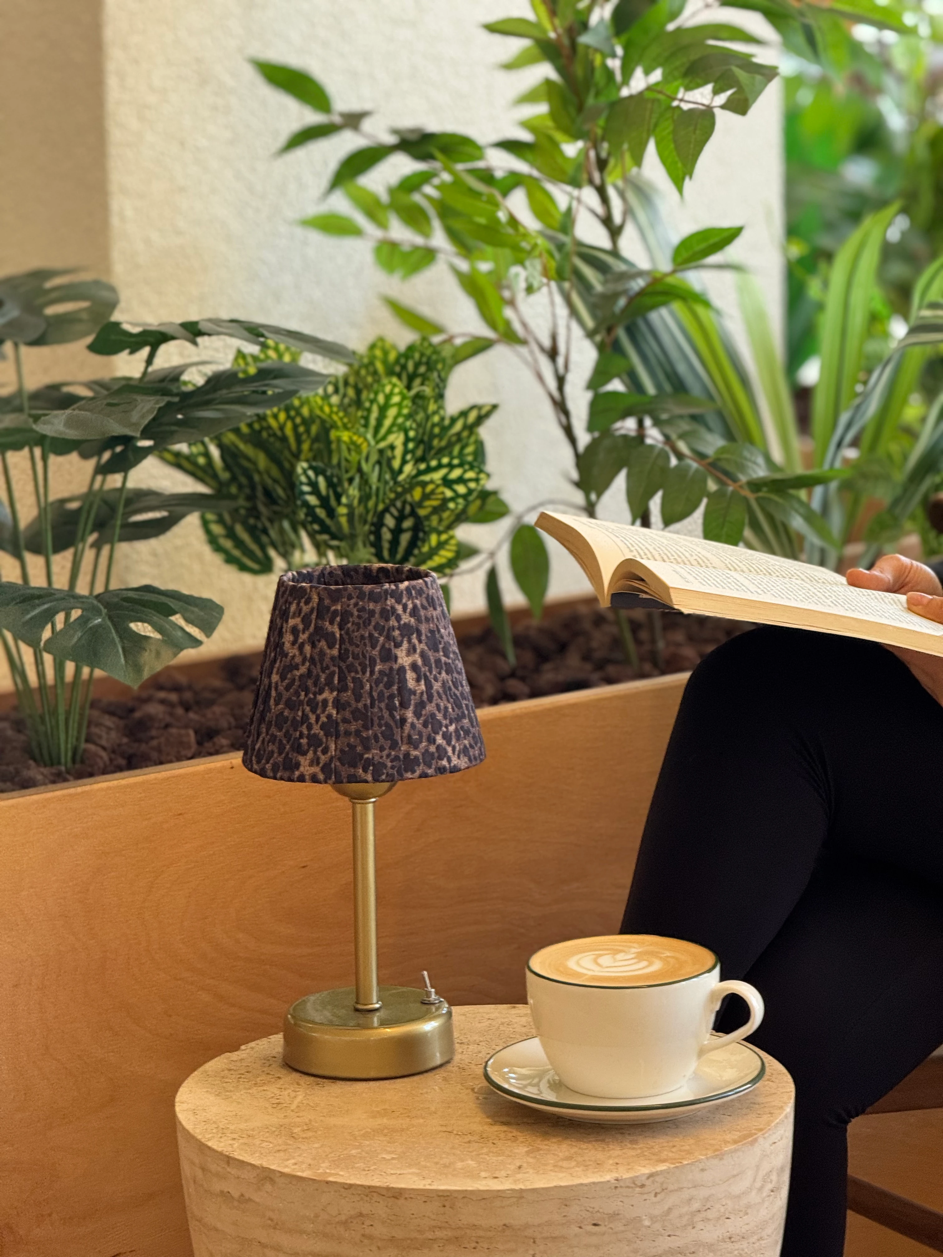 Kahverengi Leopar Desenli Kumaş Kablosuz Pilli Masa Lambası - Alt Uzun Eskitme Gold - Antiquation Gold