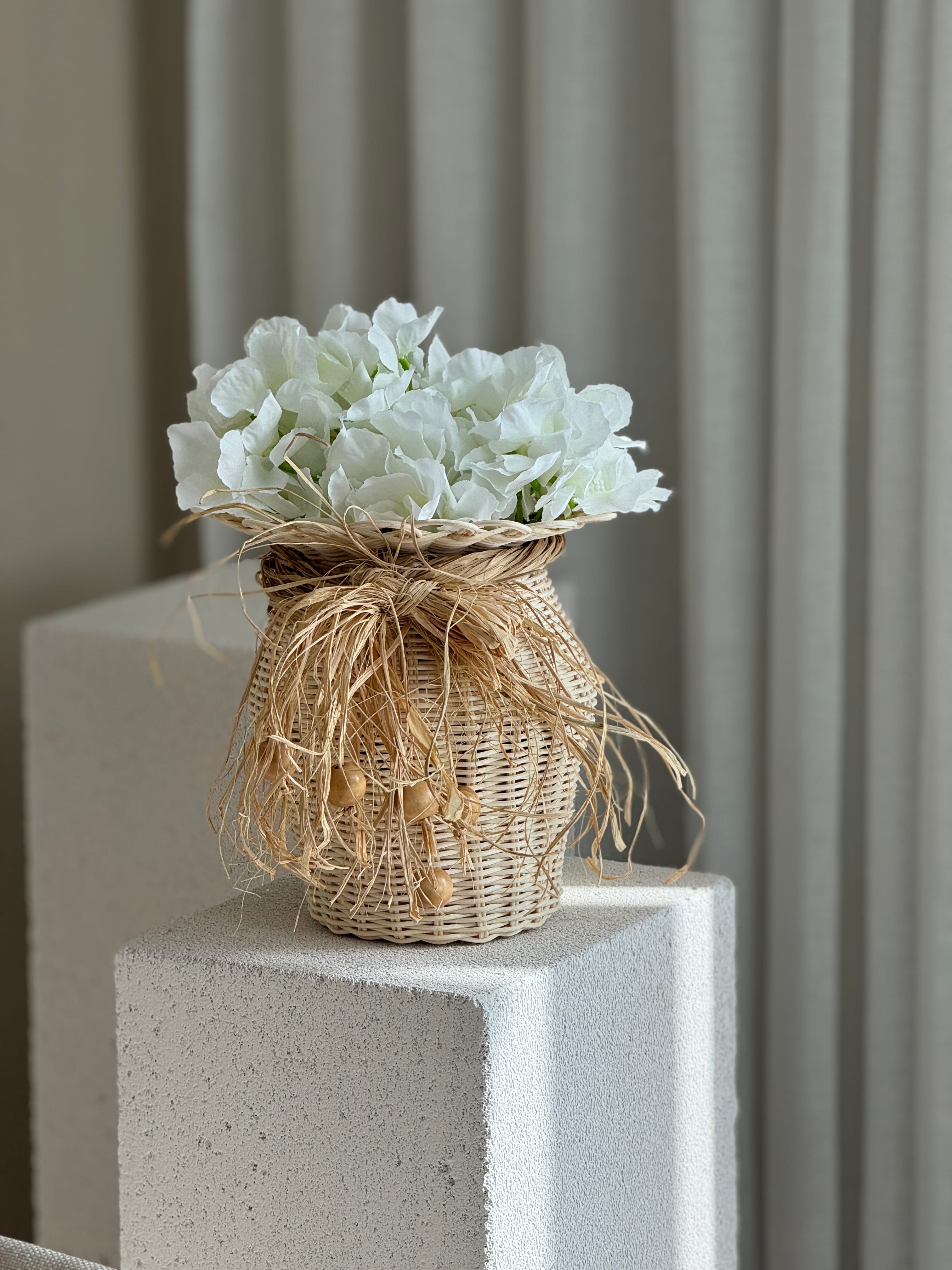 2'li Rattan El Yapımı Vazo & Yapay Ortanca Çiçeği Set