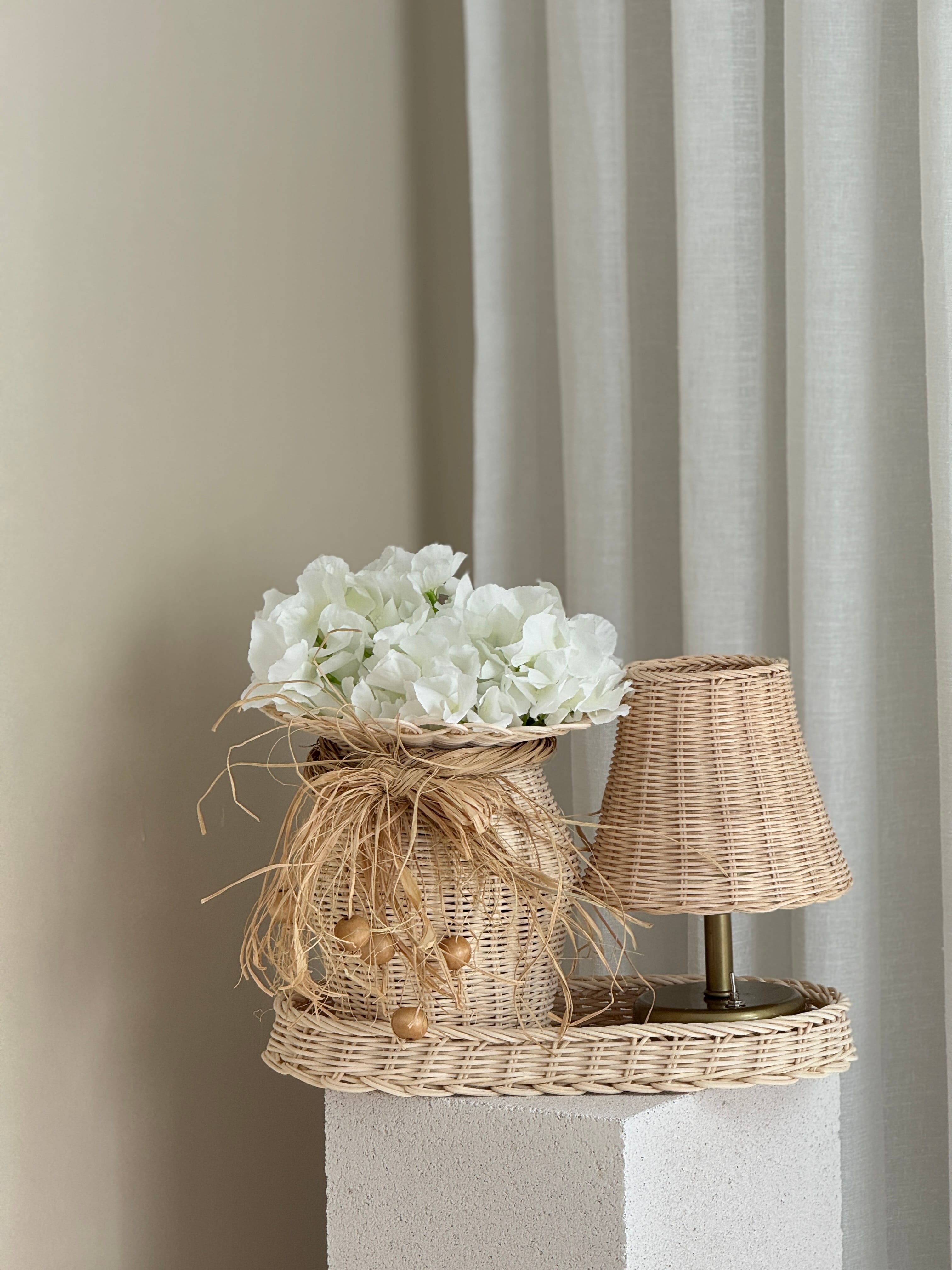 4'lü Rattan Masa Lambası - Alt Eskitme Gold & Düzenleyici & Vazo & Yapay Ortanca Çiçeği Set