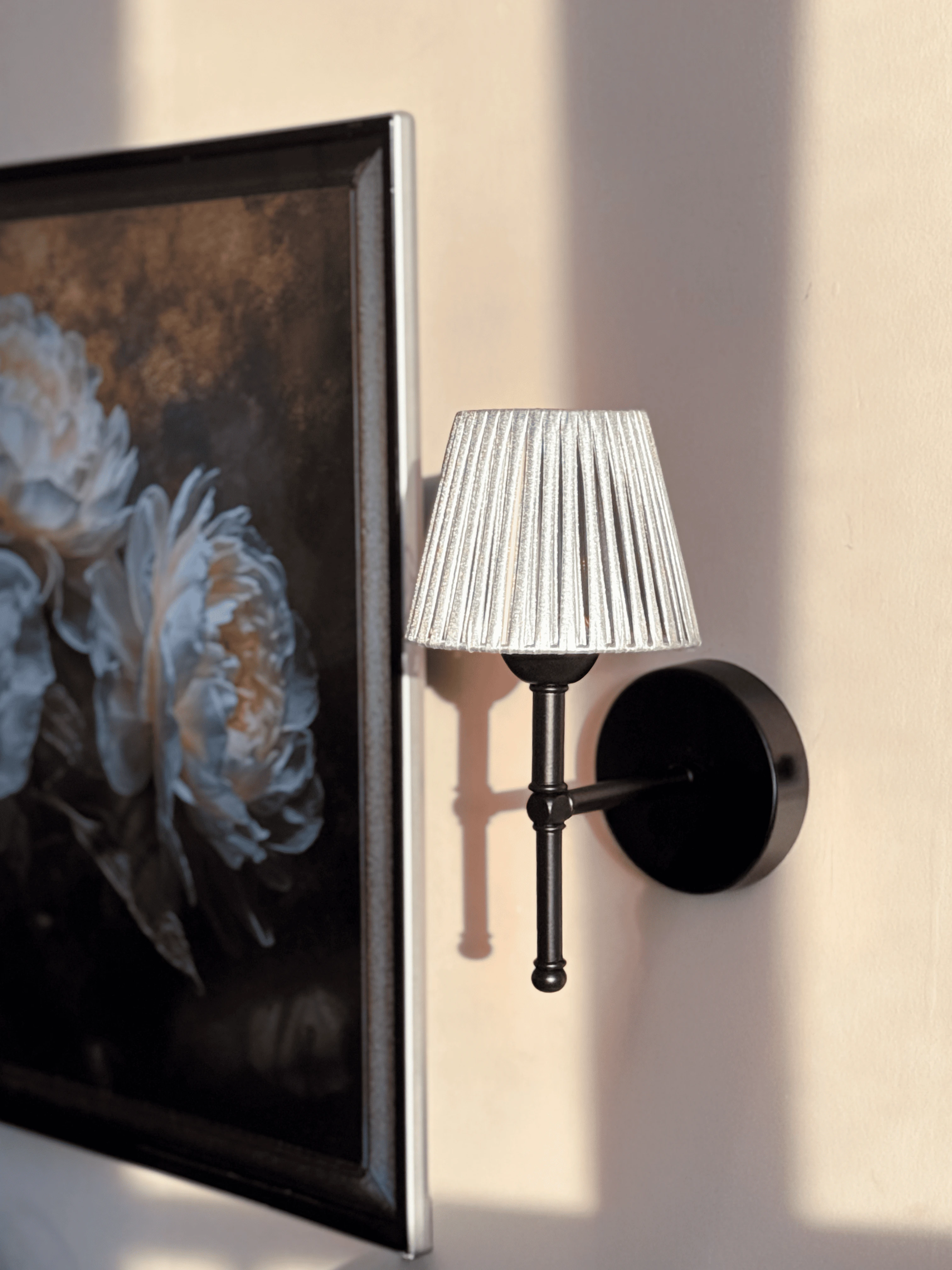 Gümüş Deri Tasarım Kablosuz Pilli Aplik - Alt Siyah - Gümüş