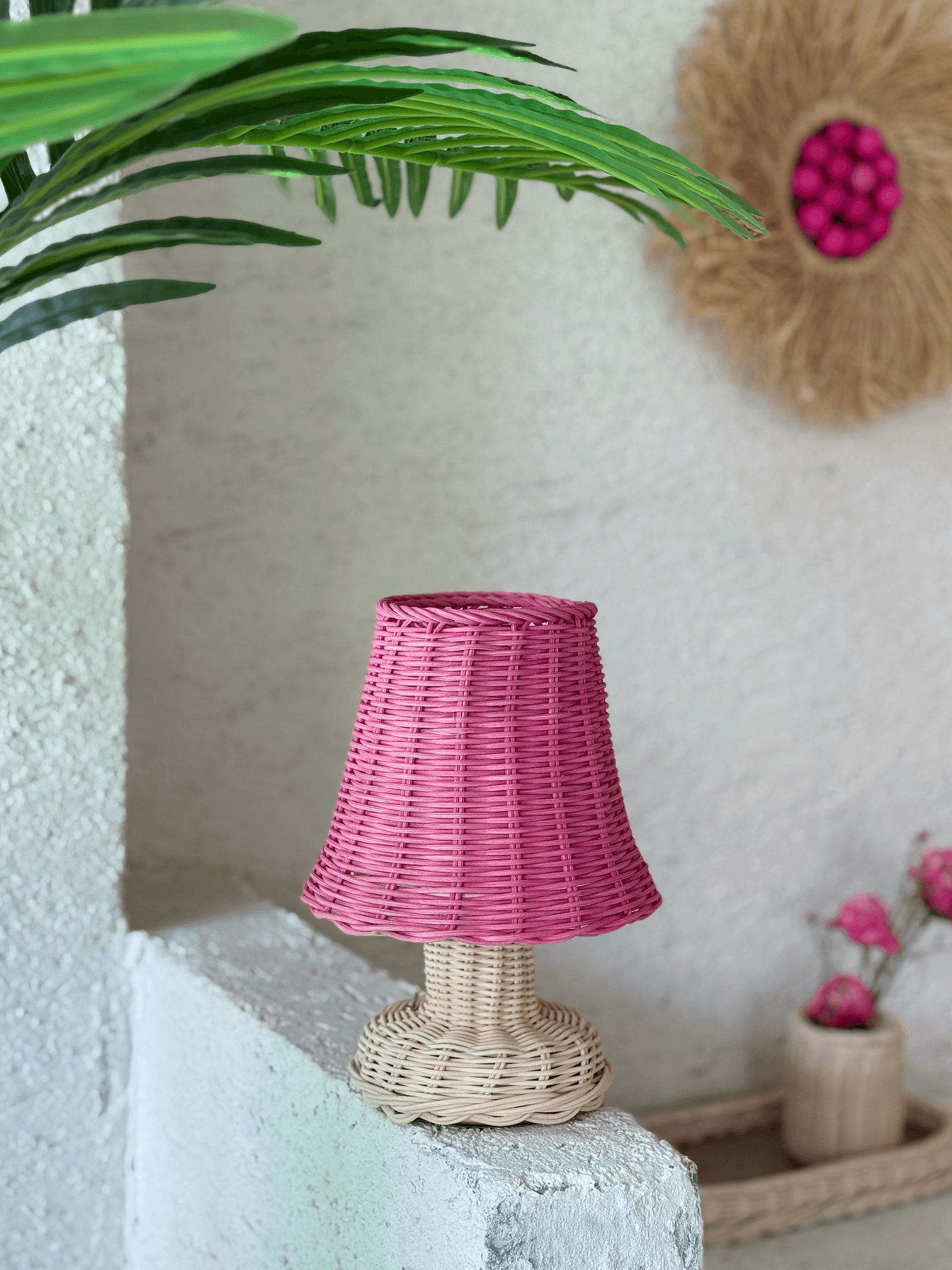 Pembe Rattan & Bambu Masa Üstü Kablosuz Pilli Abajur Alt- Üst Rattan Masa Lambası