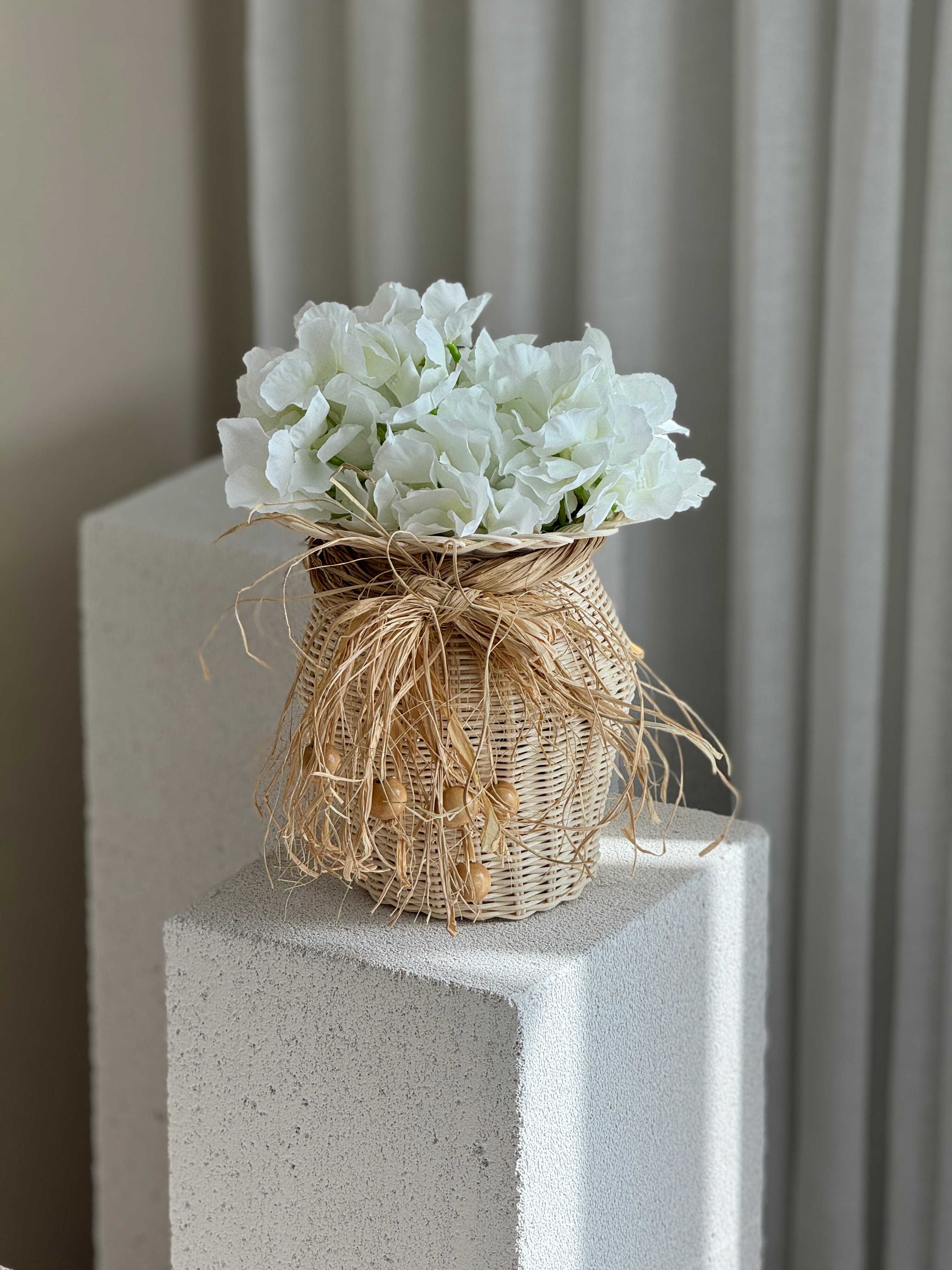 2'li Rattan El Yapımı Vazo & Yapay Ortanca Çiçeği Set