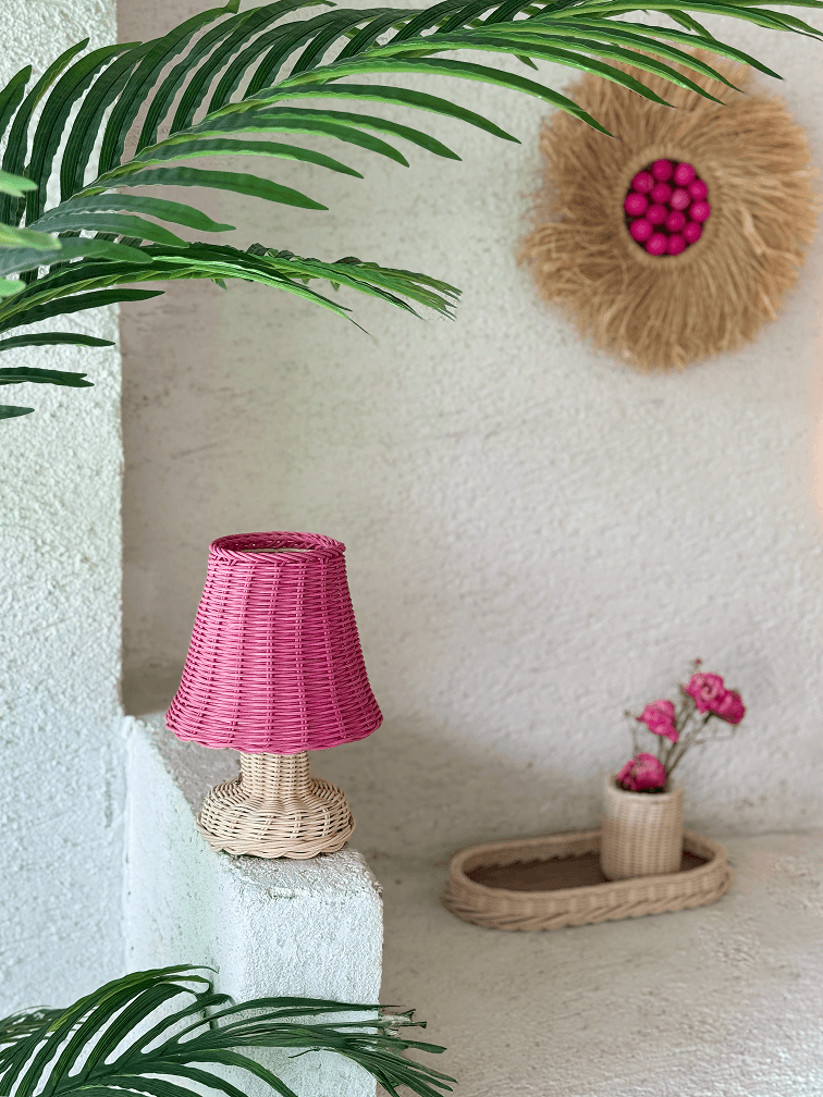 Pembe Rattan & Bambu Masa Üstü Kablosuz Pilli Abajur Alt- Üst Rattan Masa Lambası