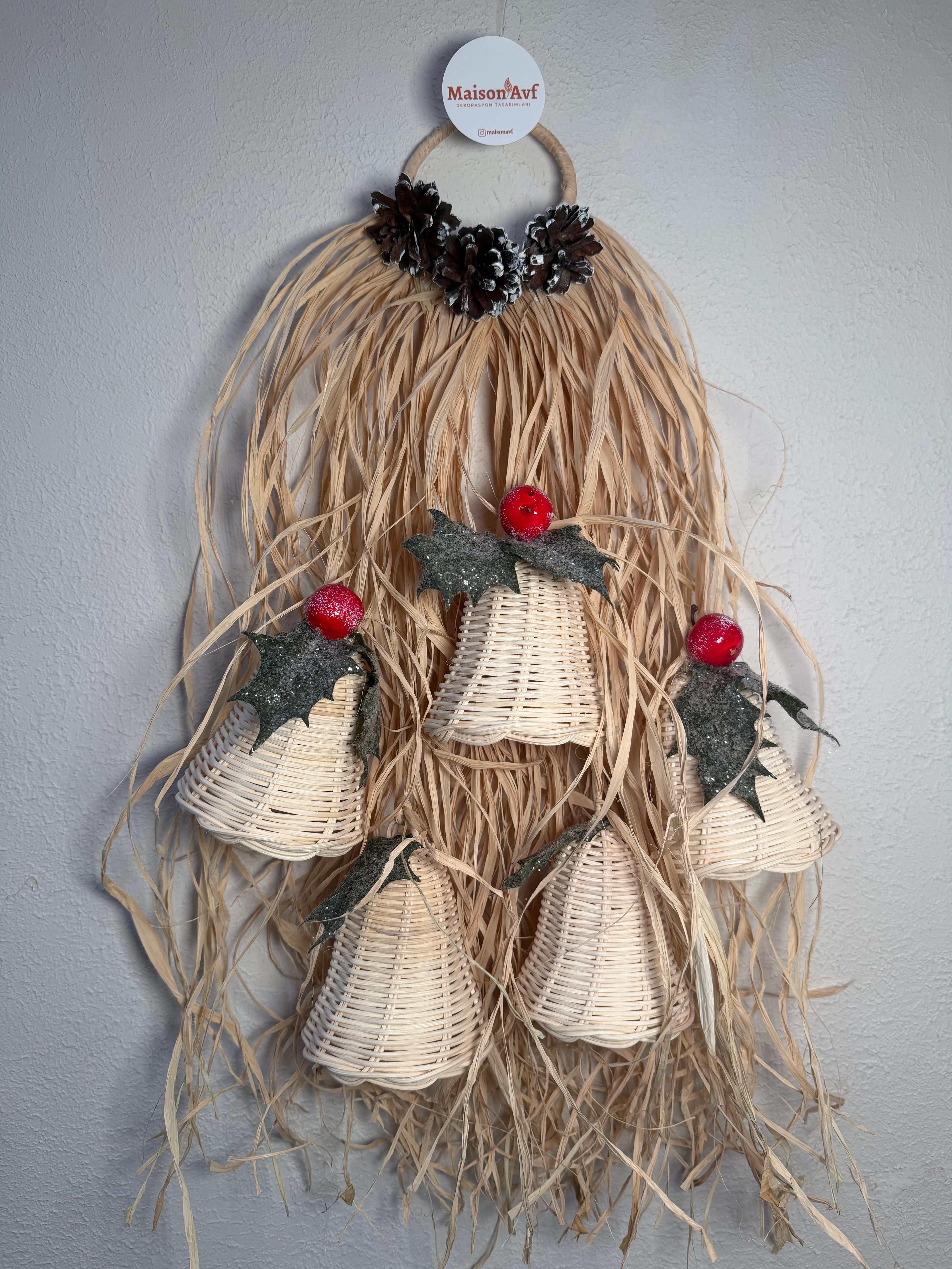 Christmas Themed Door Ornament with Bell - Wind Rose