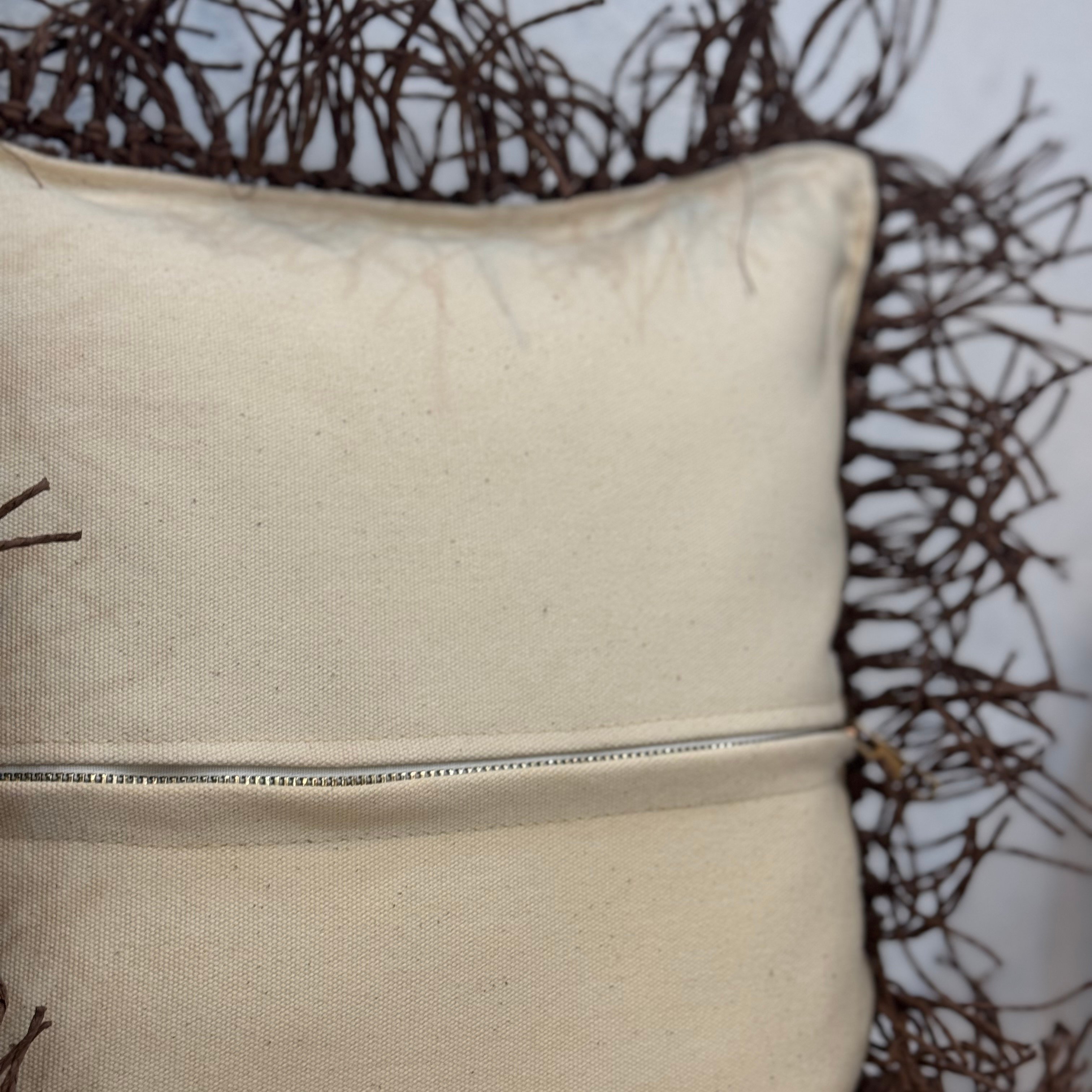 Kahverengi Yan Detaylı Kırlent Kılıfı 50 X 50 cm