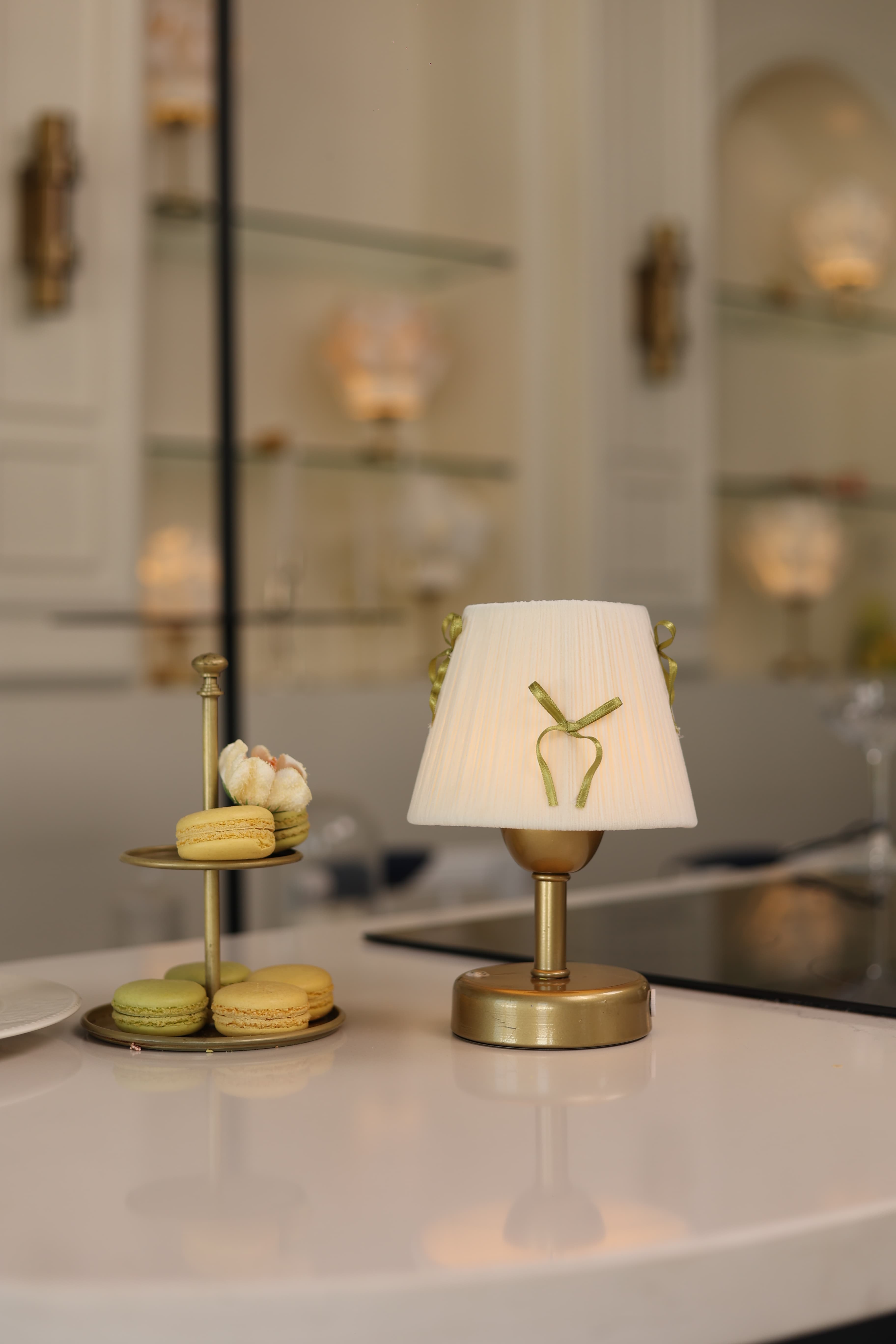 Krem Kadife Süet Gold Fiyonk Kablosuz Şarjlı Masa Lambası - Alt Eskitme Gold